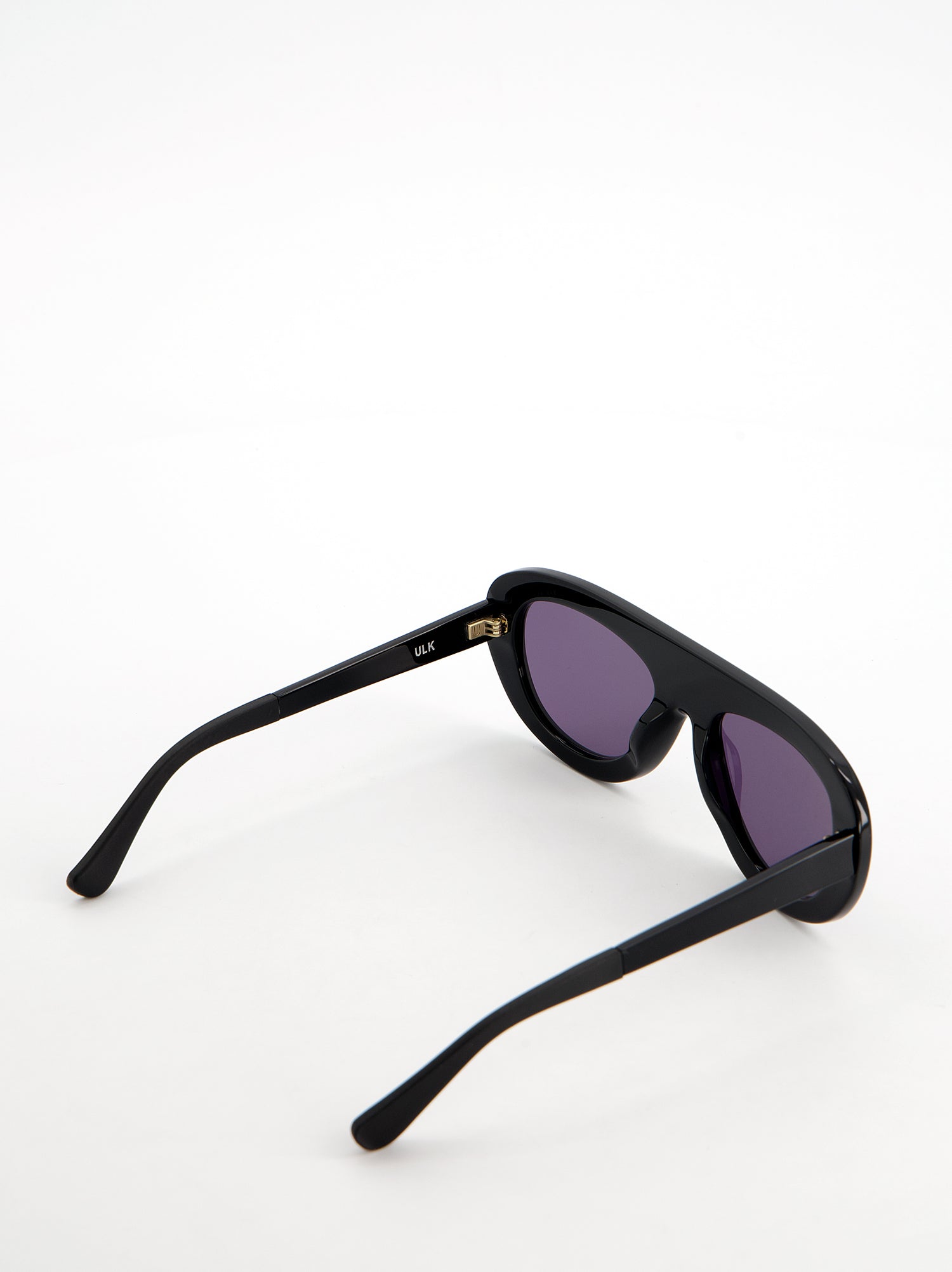 Gafas de sol negras envolventes con lente violeta - Brera