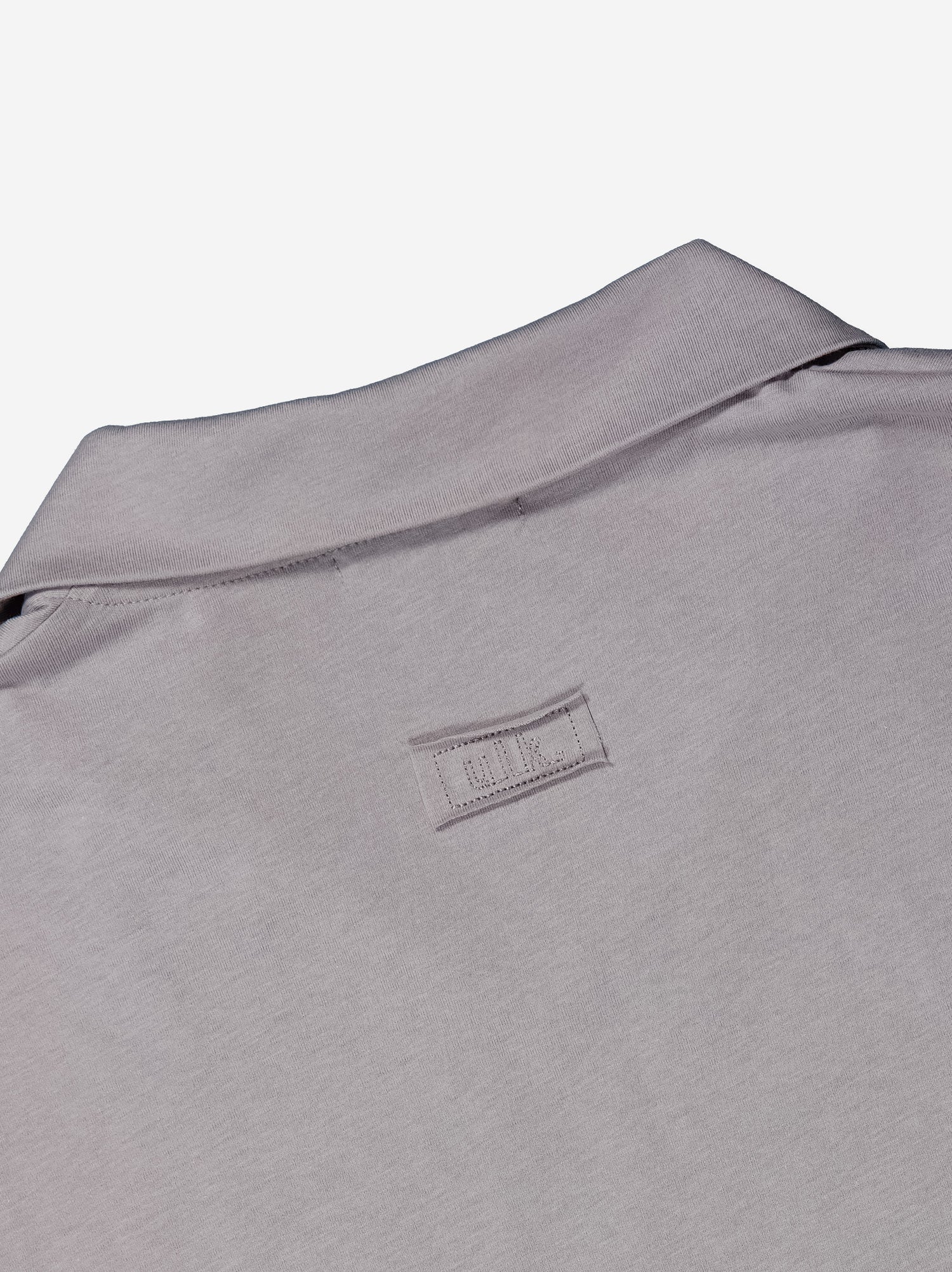 Polo gris claro de manga corta Detalle cuello - Inpol