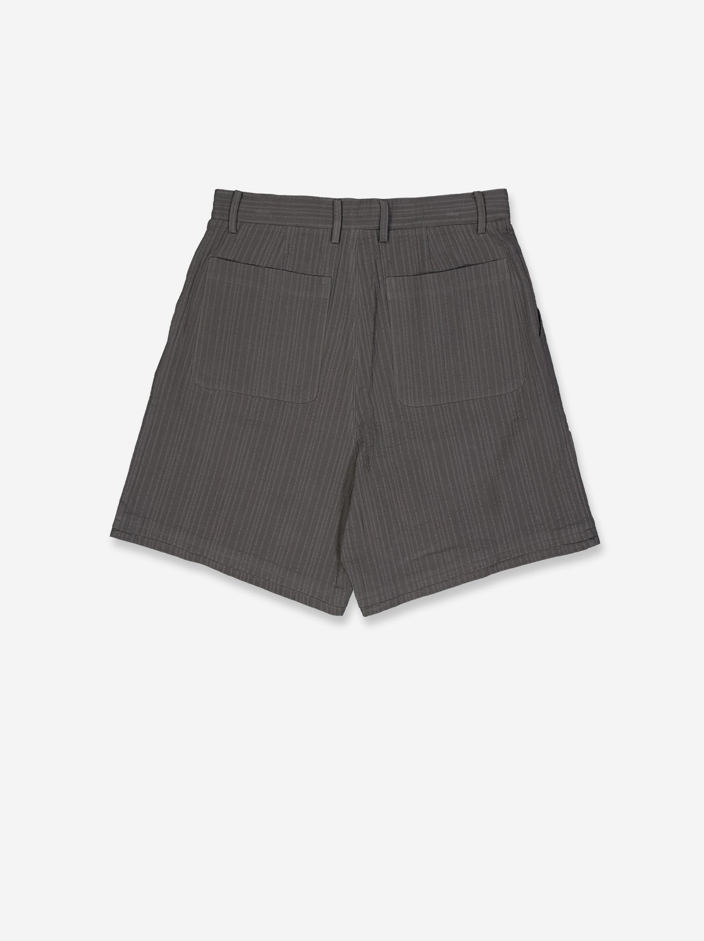 Bermuda gris de rayas con pinzas Cruz