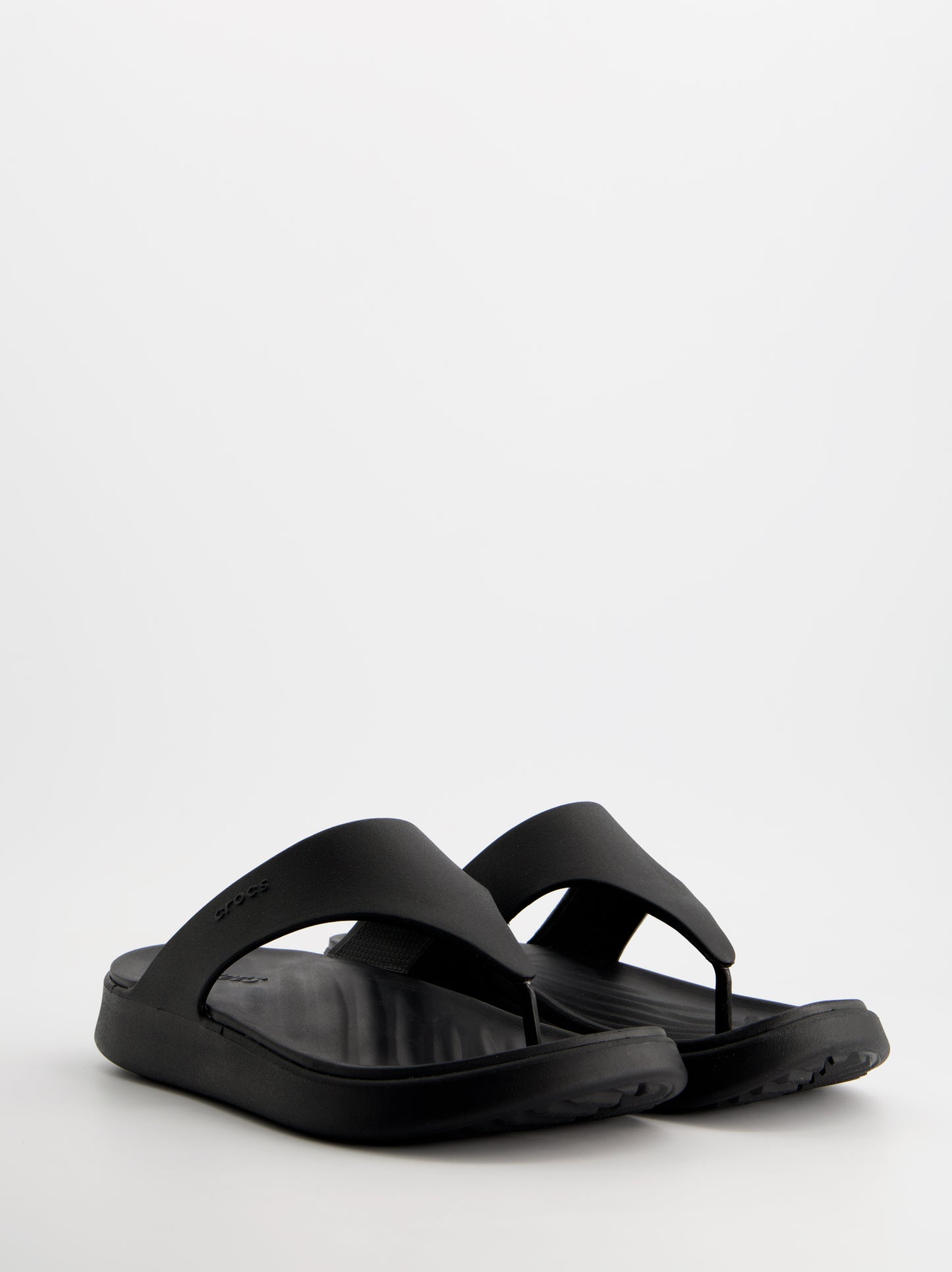 Chanclas negras de dedo tipo thong - Crocs Getaway