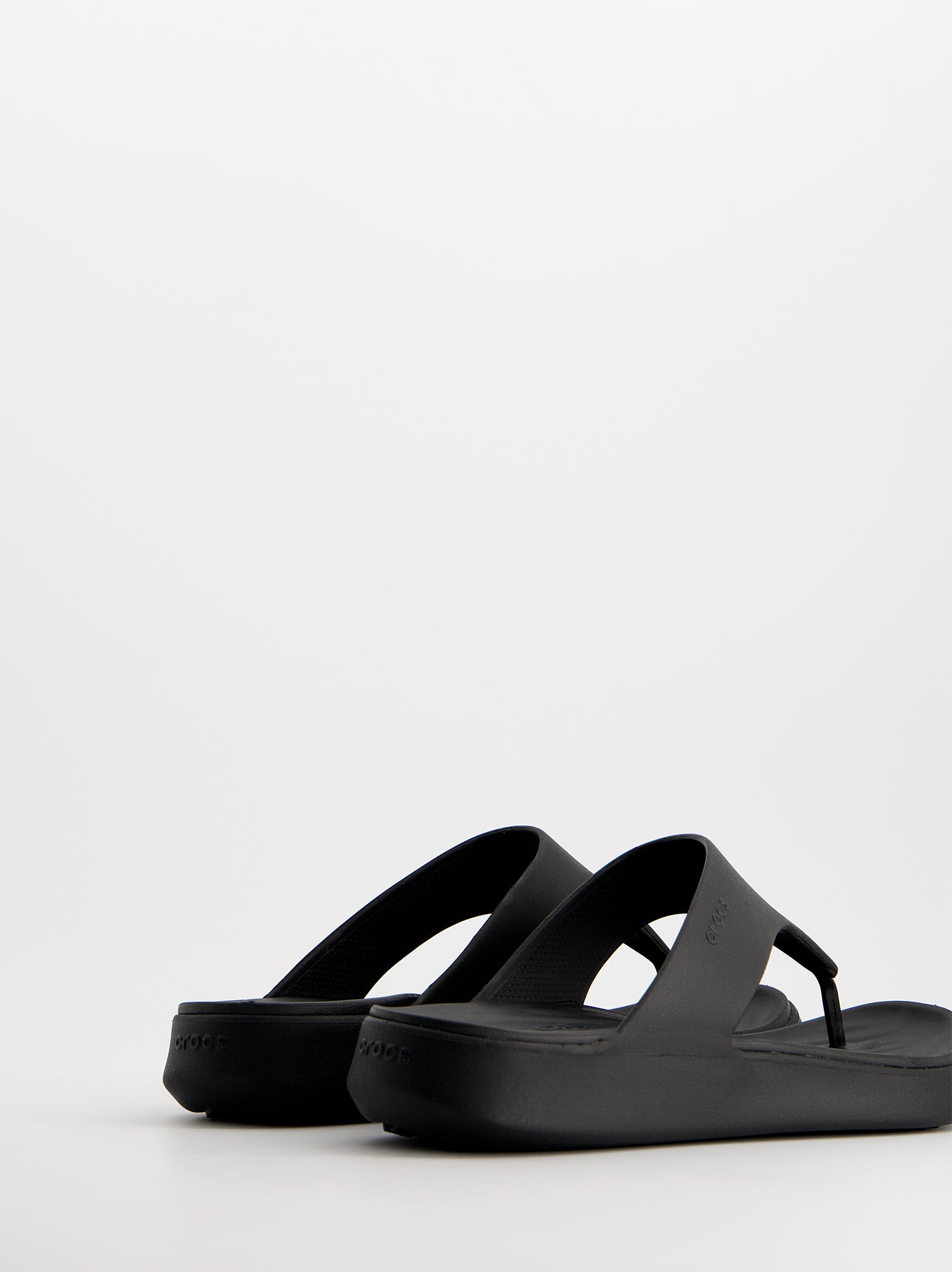 Chanclas negras de dedo tipo thong - Crocs Getaway