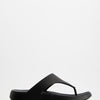 Chanclas negras de dedo tipo thong - Crocs Getaway