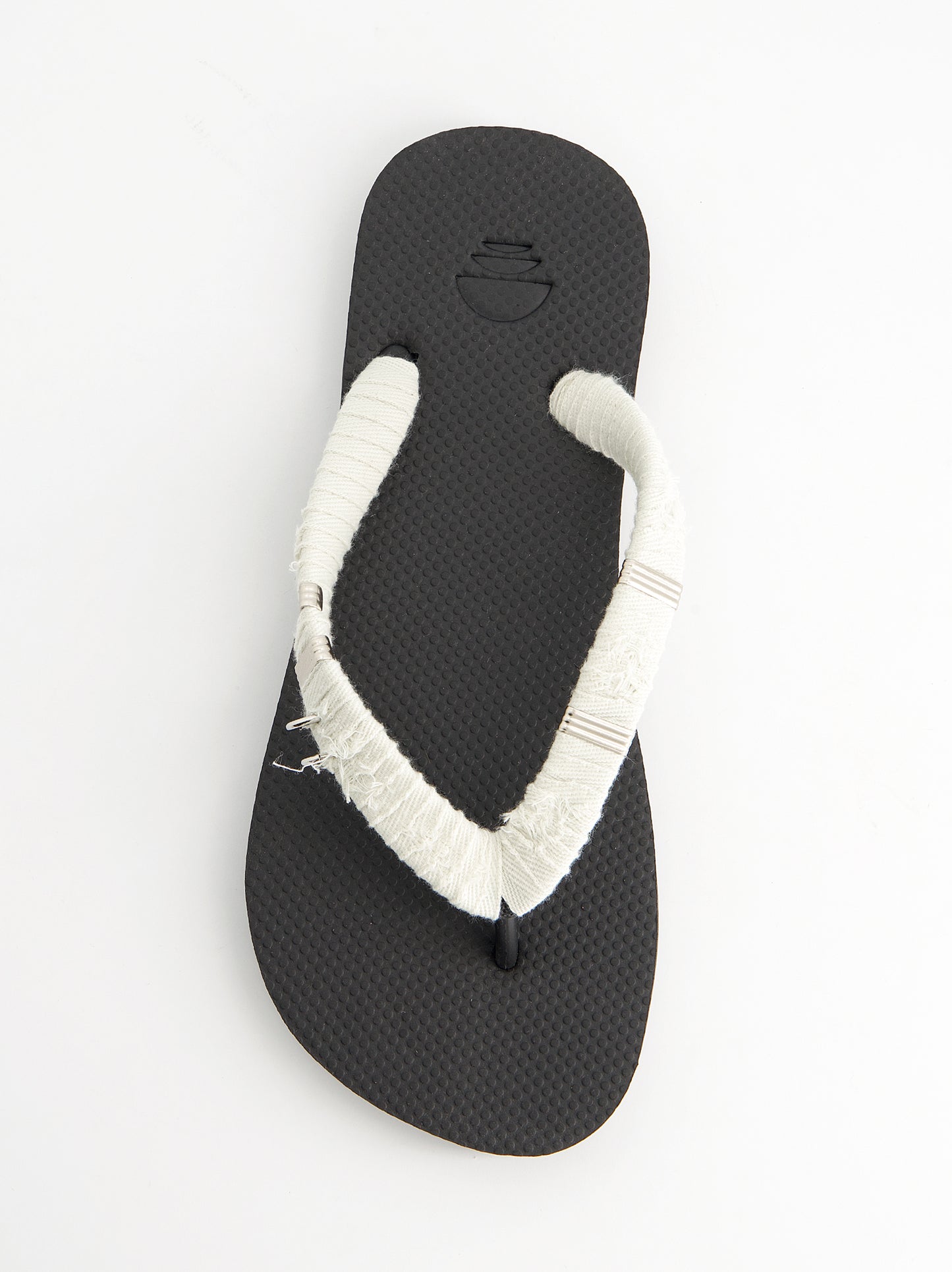 Chanclas revestidas en tejido y detalles metálicos - Jagger