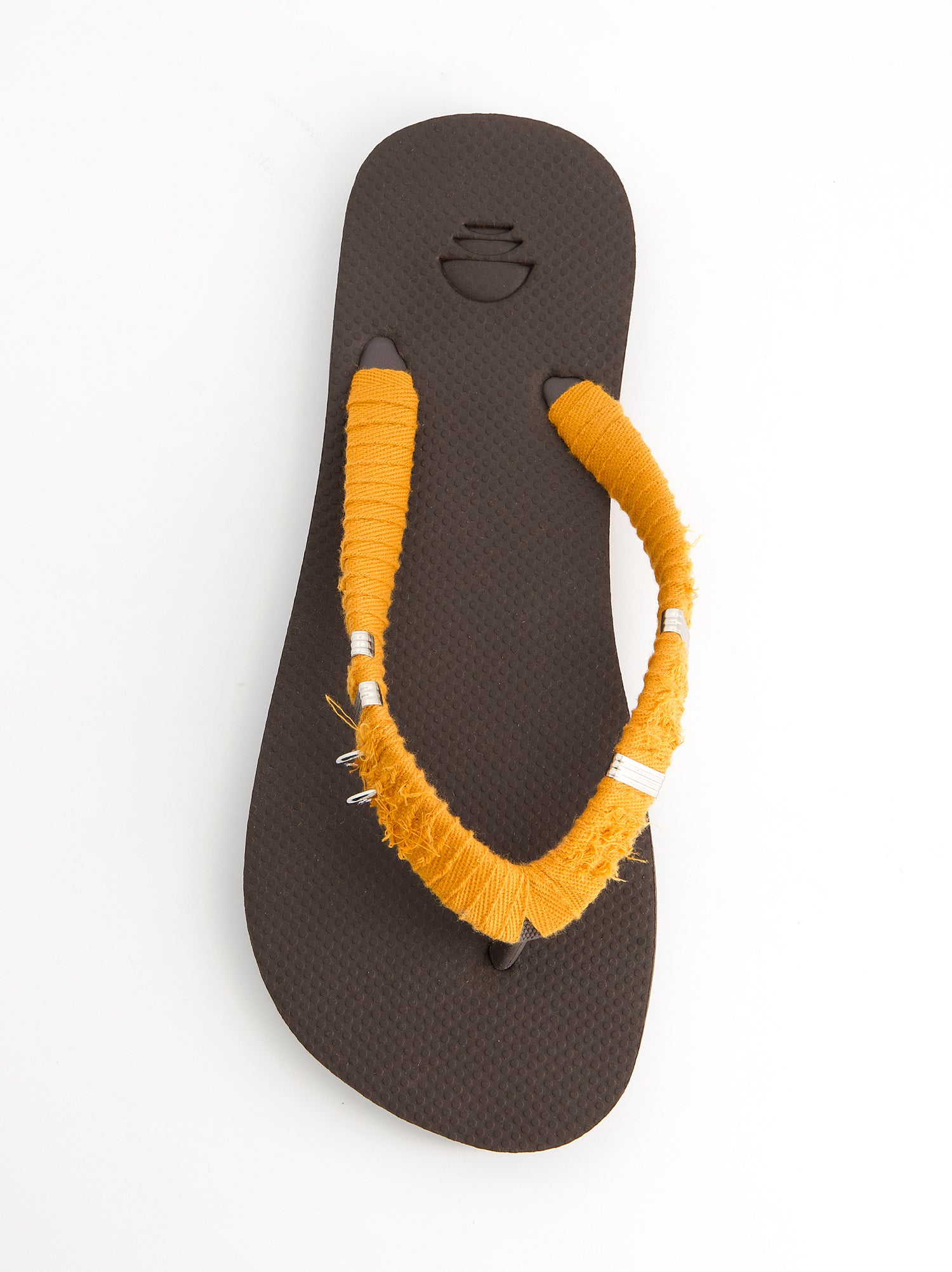 Chanclas revestidas en tejido y detalles metálicos - Jagger