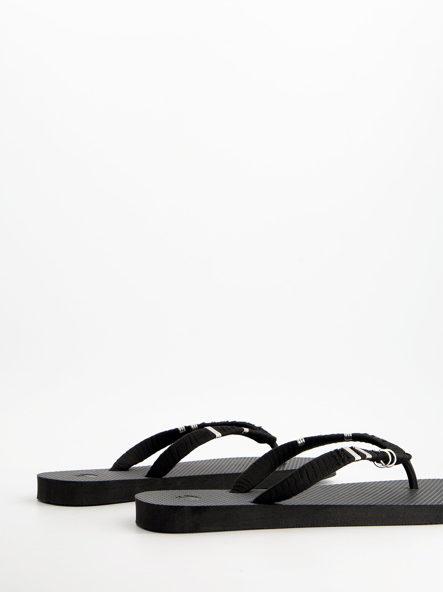 Chanclas revestidas en tejido y detalles metálicos - Jagger