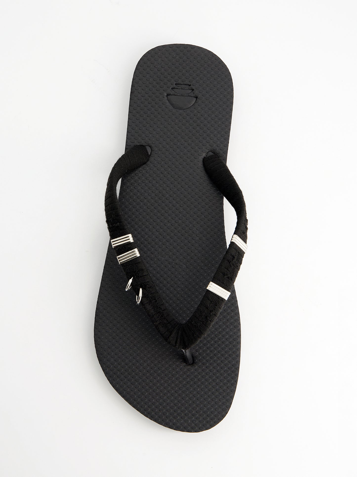 Chanclas revestidas en tejido y detalles metálicos - Jagger