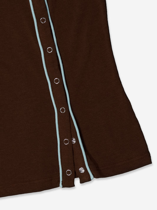 Camiseta marrón con detalle de vivos en contraste - Mani