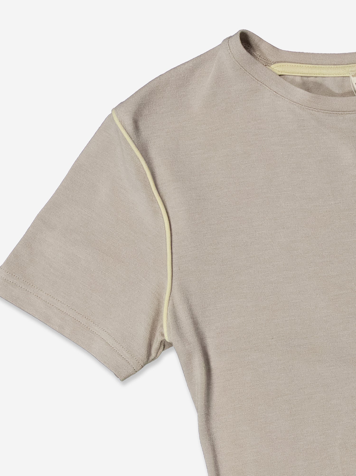 Camiseta beige con detalle de vivos en contraste - Mani
