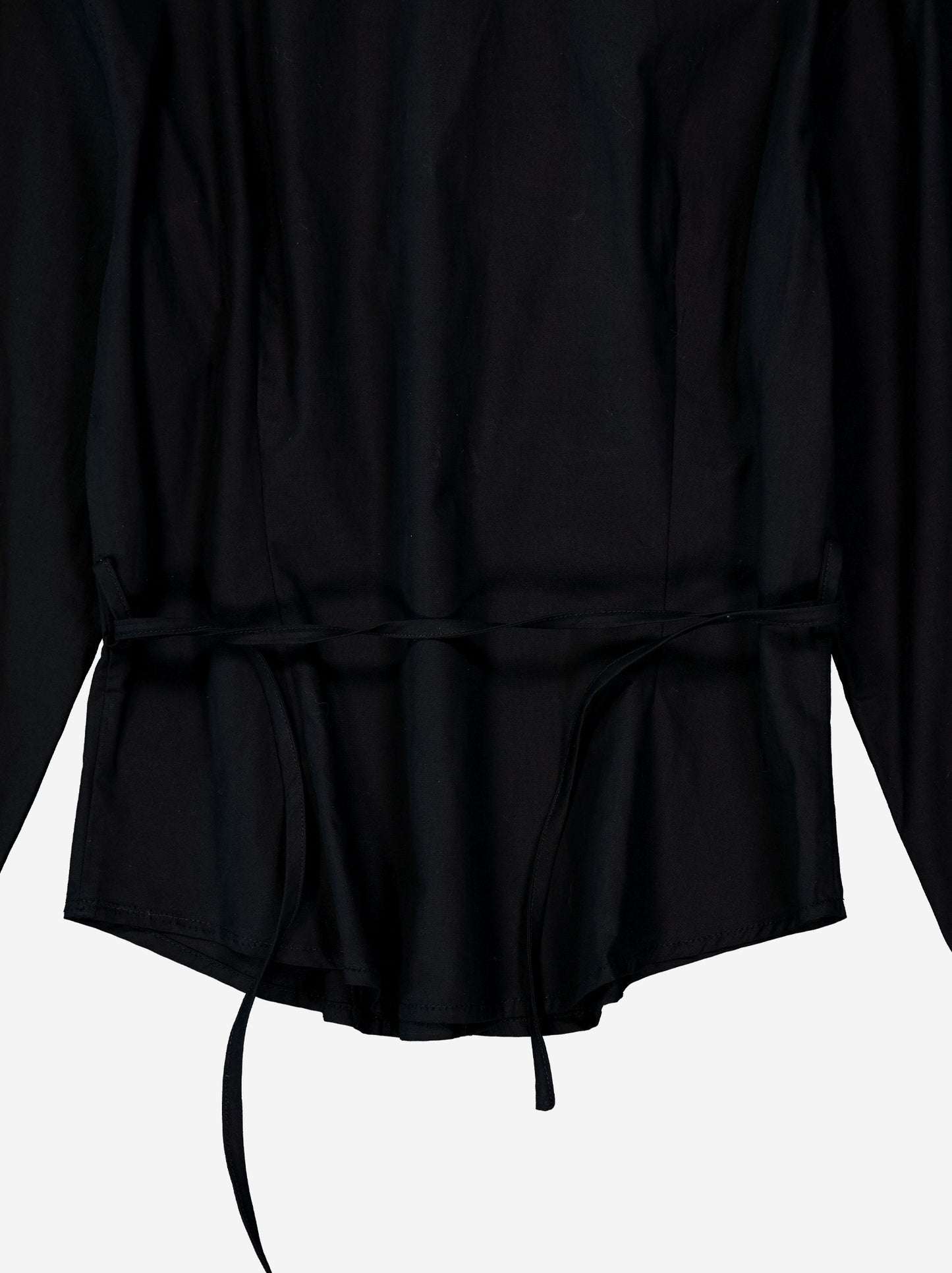 Camisa negra con ajuste trasero - Mirae