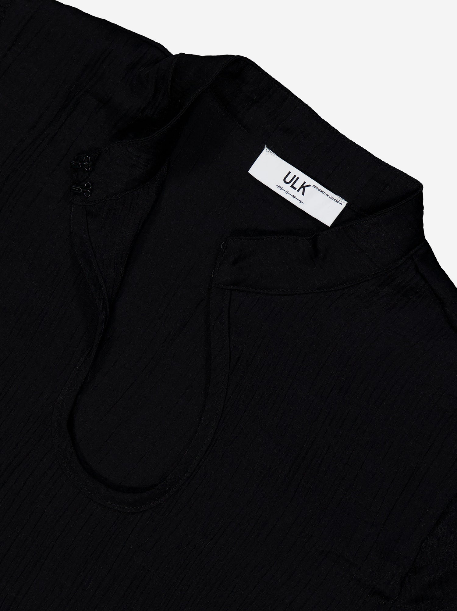 Blusa Con Abertura Lágrima Negra - Haze