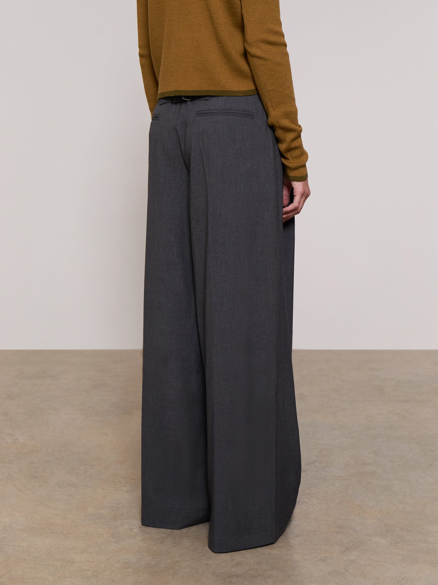 Flowy pleated trousers - ULK Emma