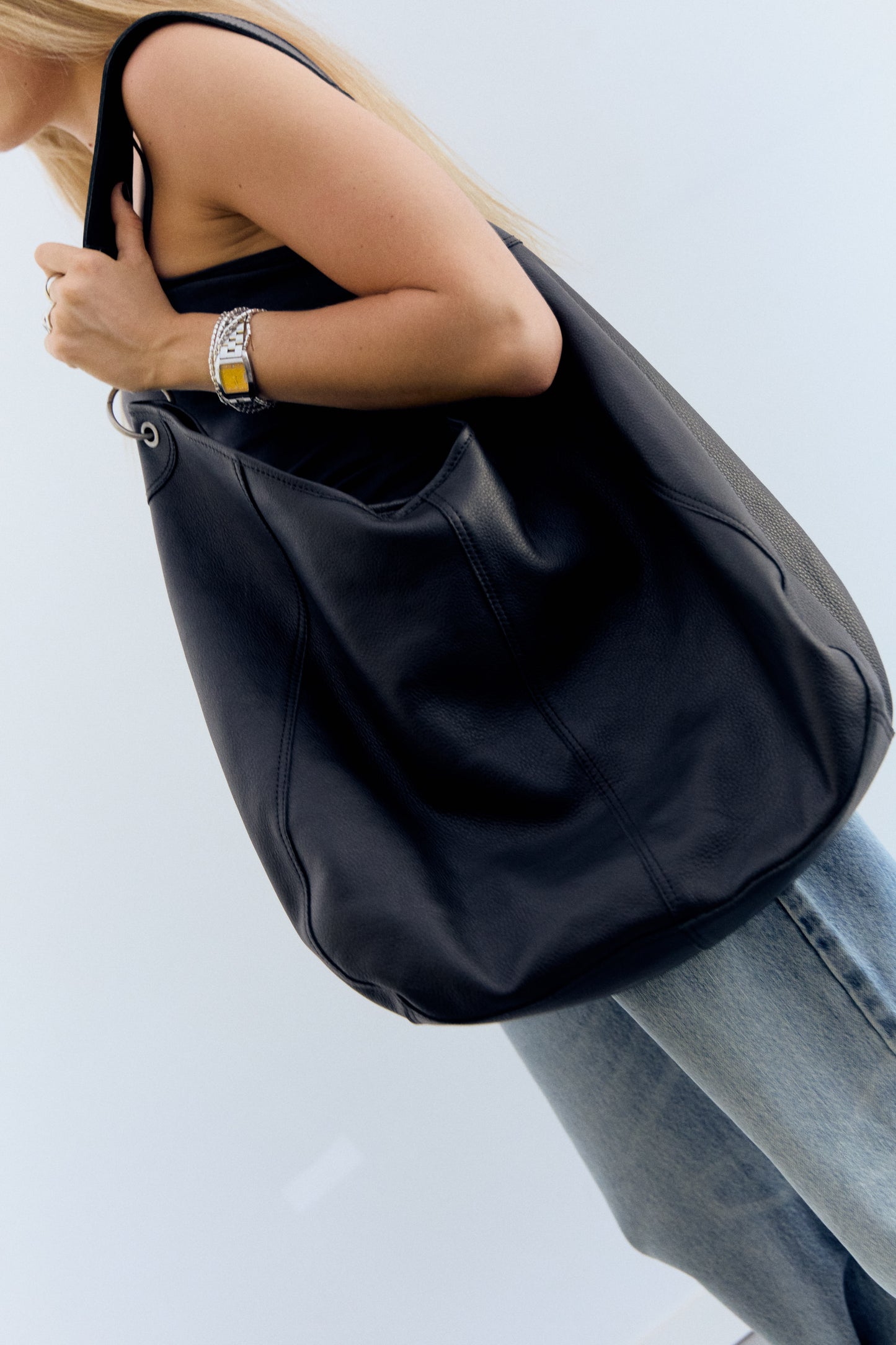 Bolso hobo en piel con mosquetones - Apris