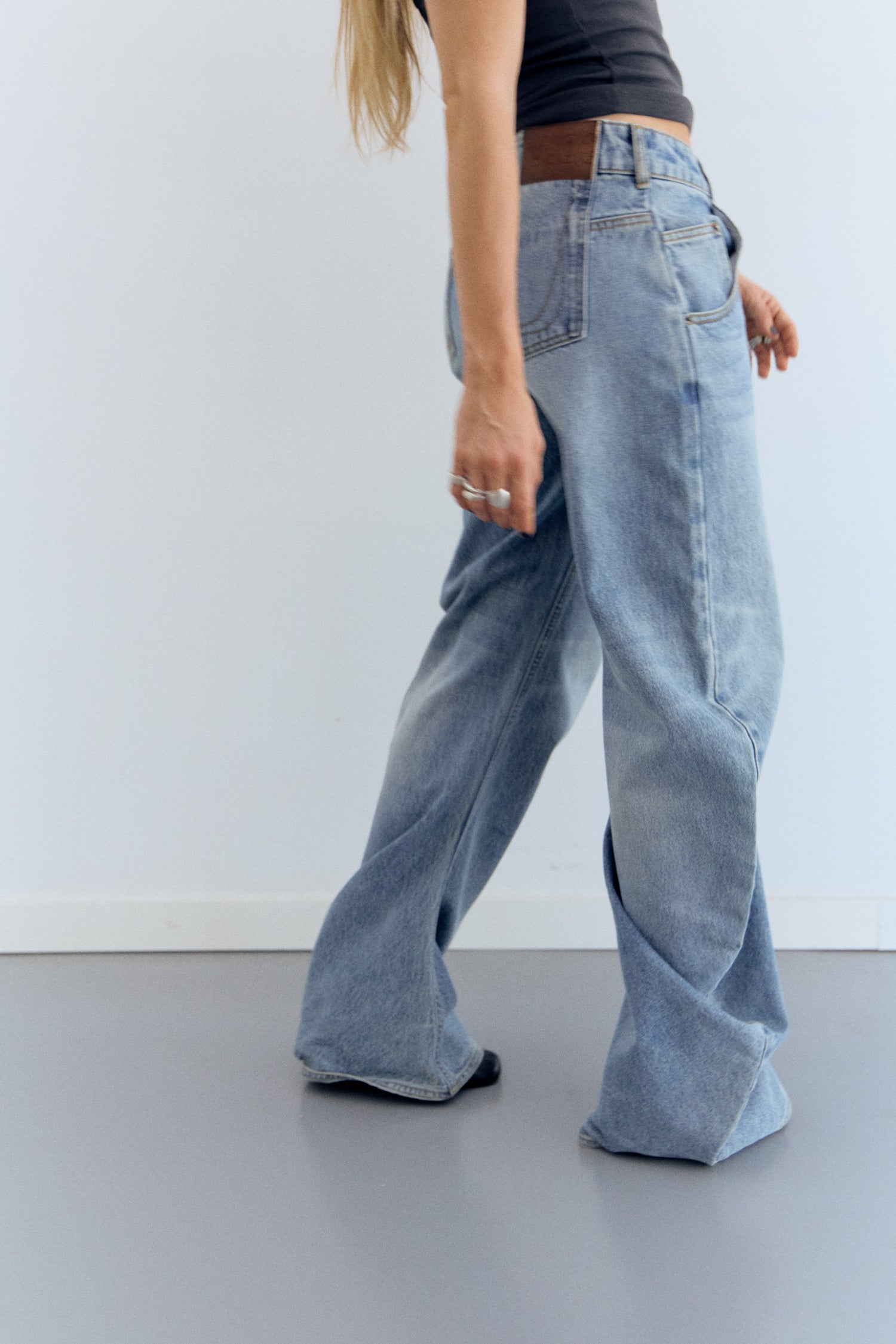 Jeans de pernera curva Jones