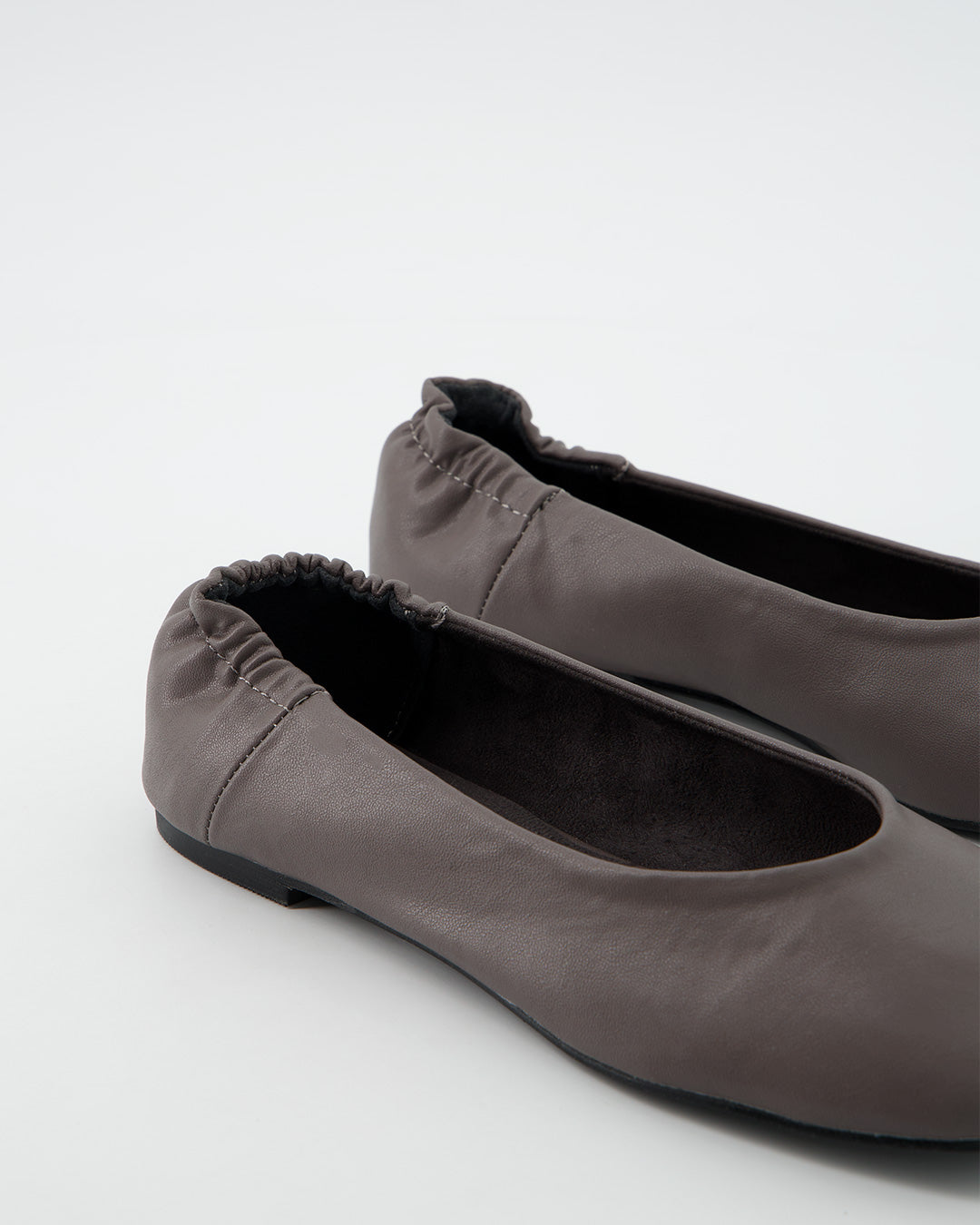 Bailarina de piel gris - Tova