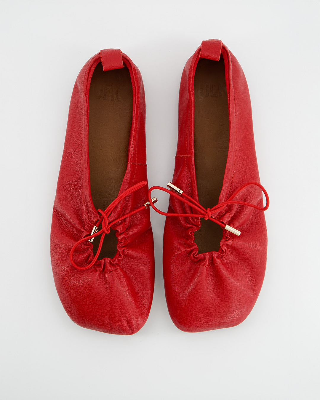 Bailarinas de Piel Roja - Kick