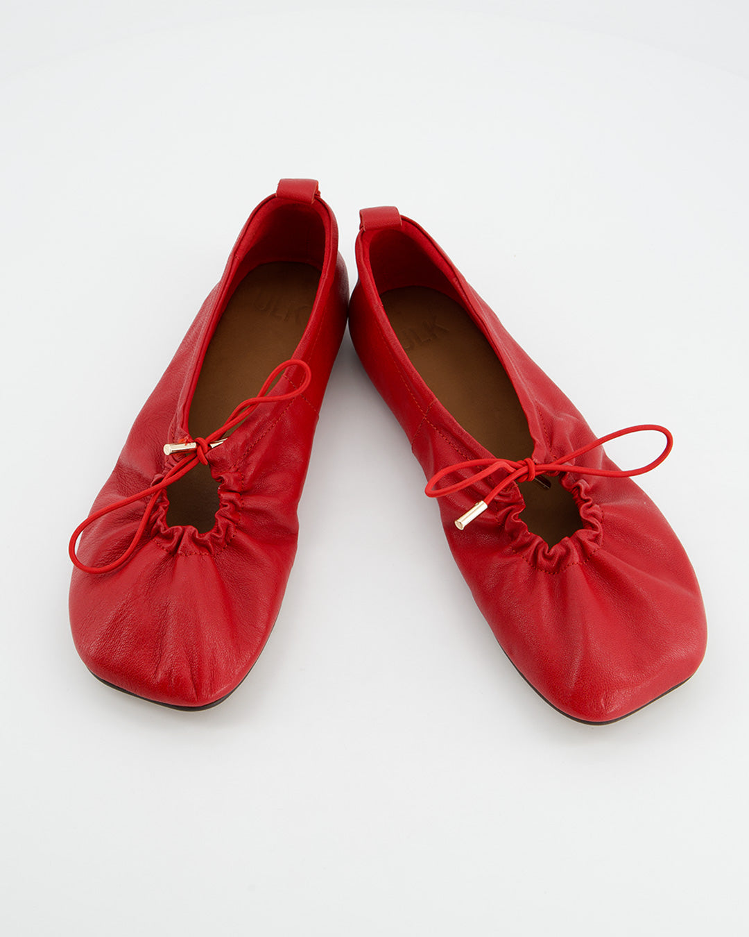 Bailarinas de Piel Roja - Kick