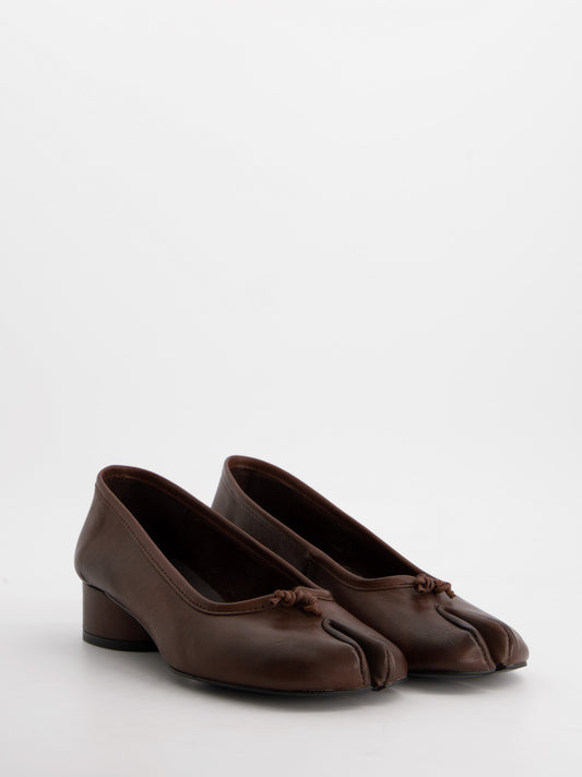 Brown low-heeled tabi ballet flats - Kala
