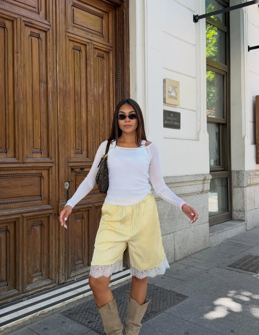 Lightweight satin yellow Bermuda shorts with lace trim - Petti