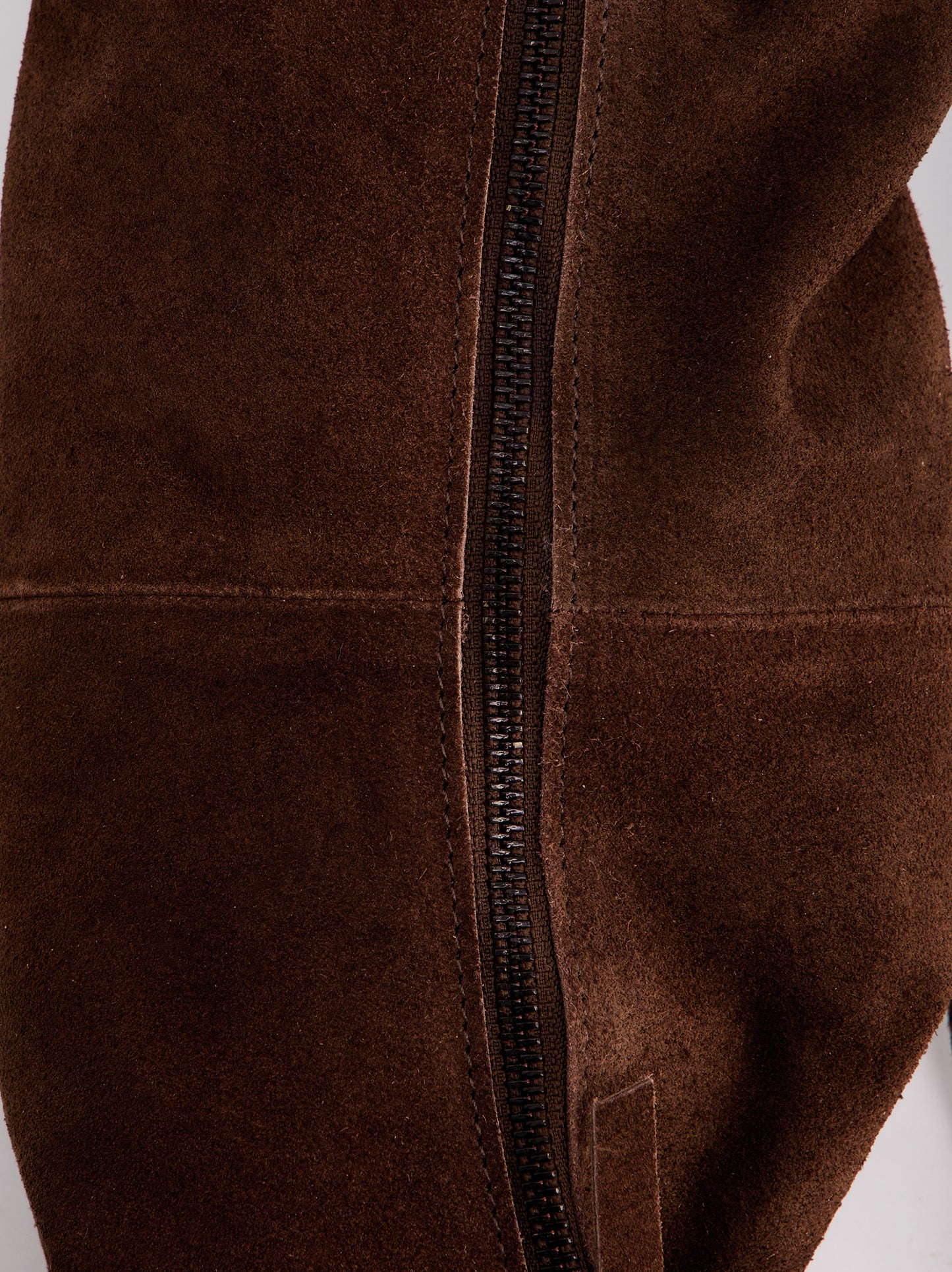Bolso De Ante Marrón Con Herrajes Metálicos - Santa