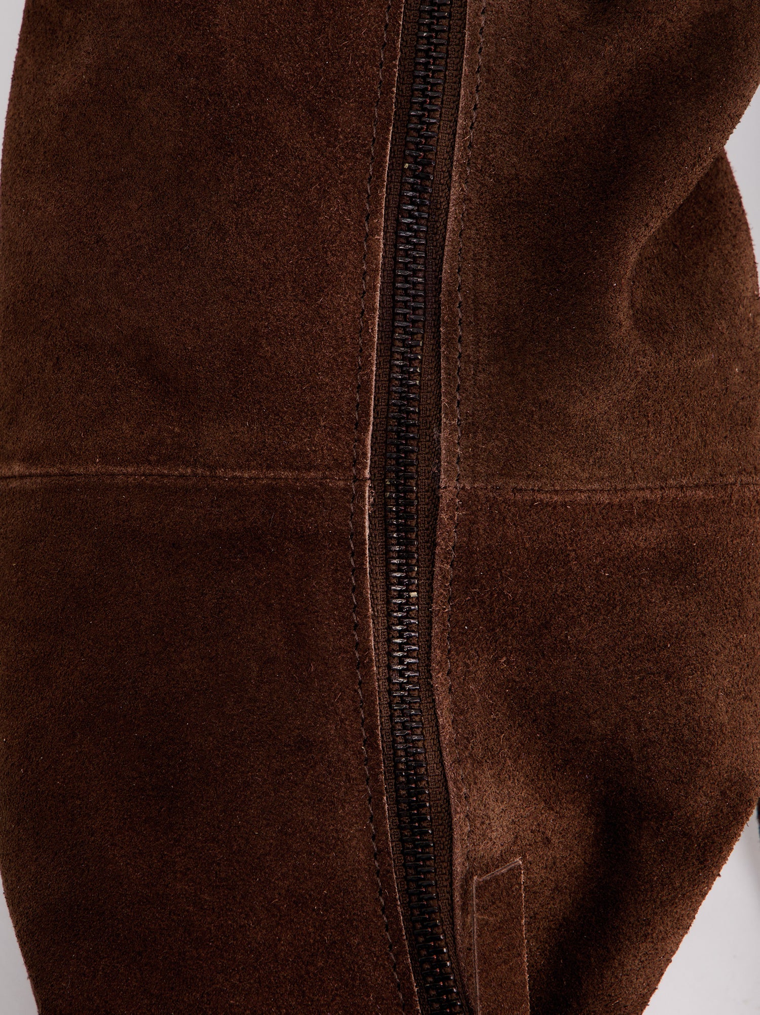 Bolso De Ante Marrón Con Herrajes Metálicos - Santa
