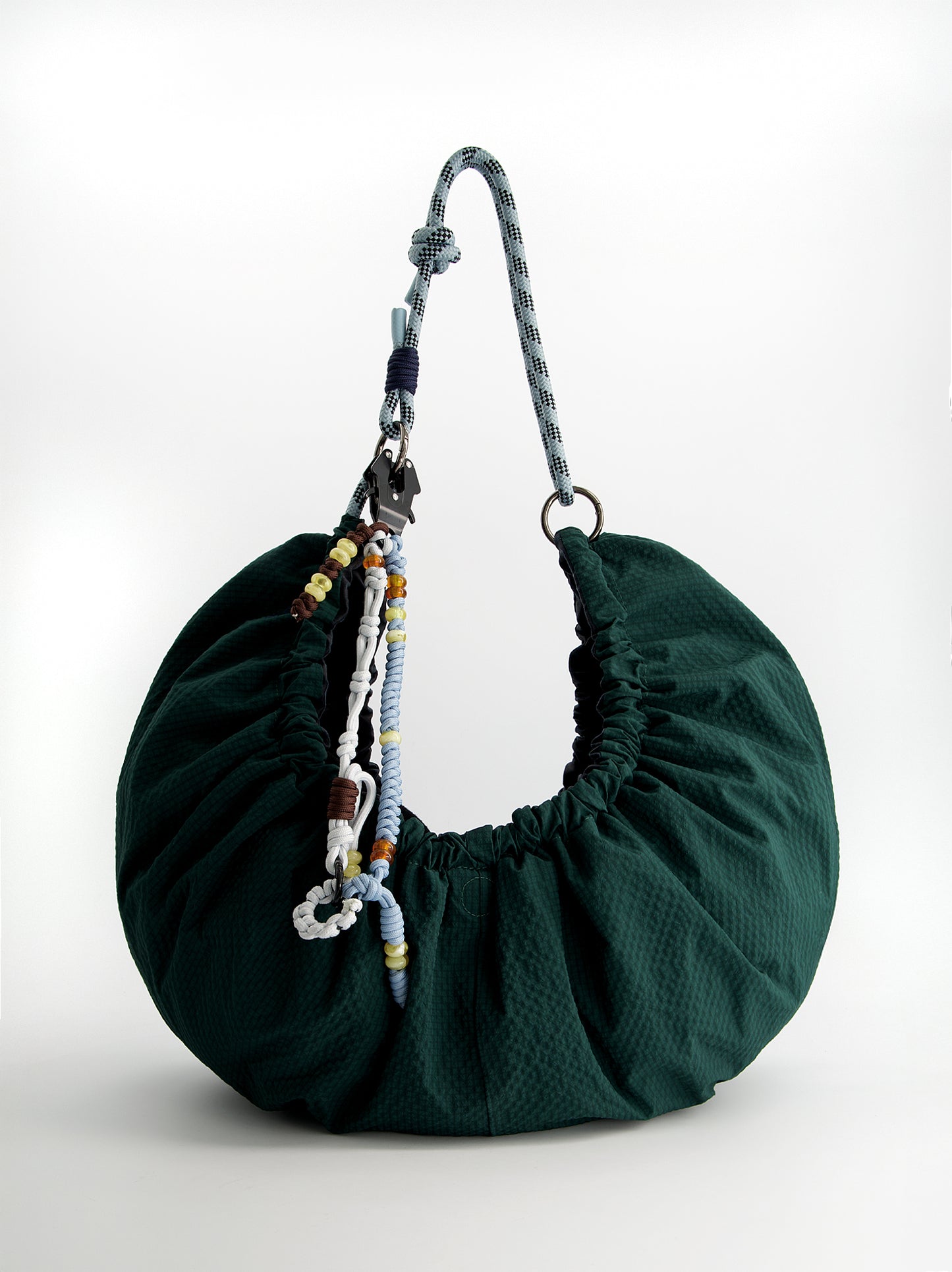 Bolso fruncido reversible con charms - Carmelo