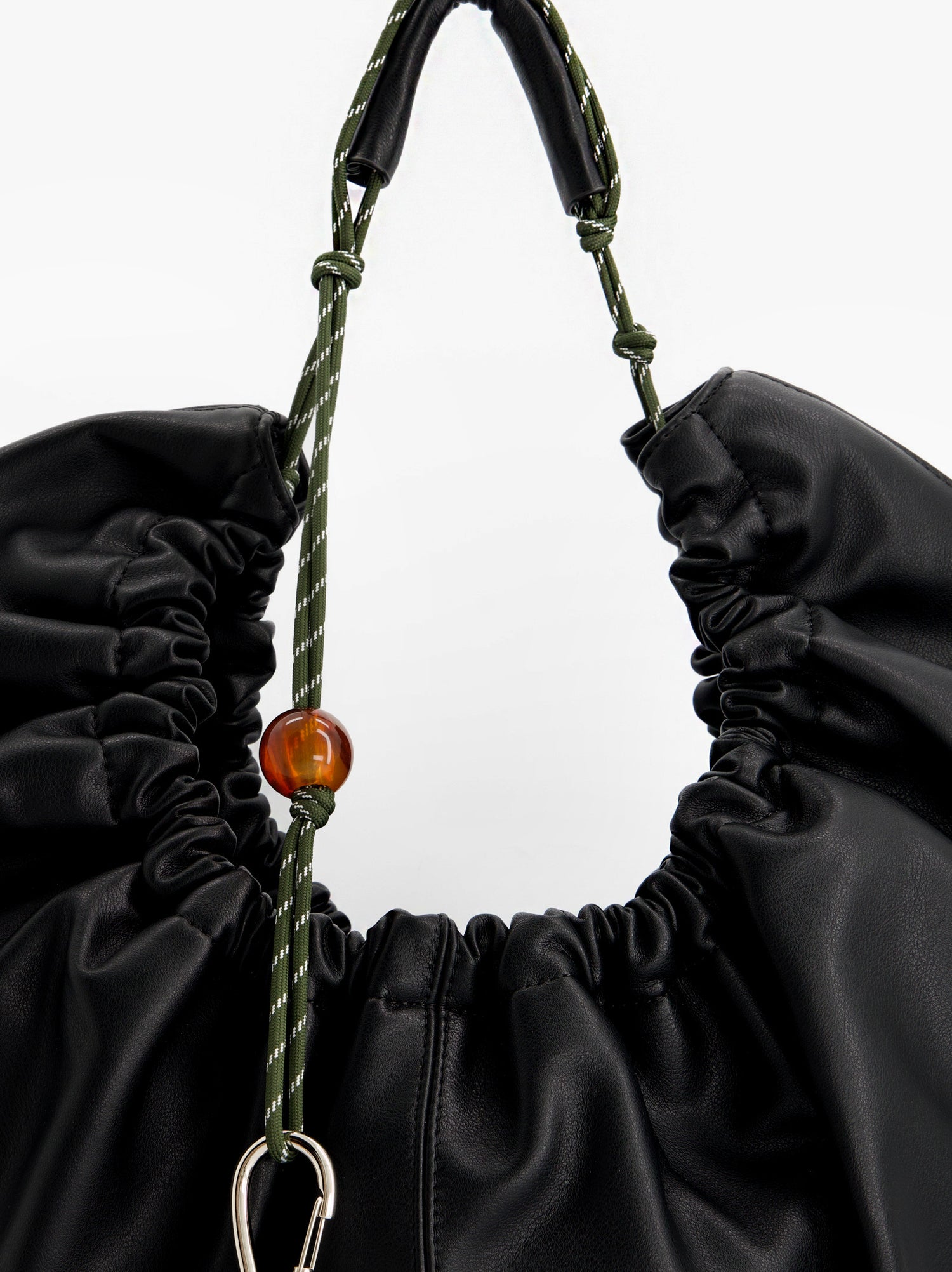 Bolso negro fruncido efecto piel - Bolor