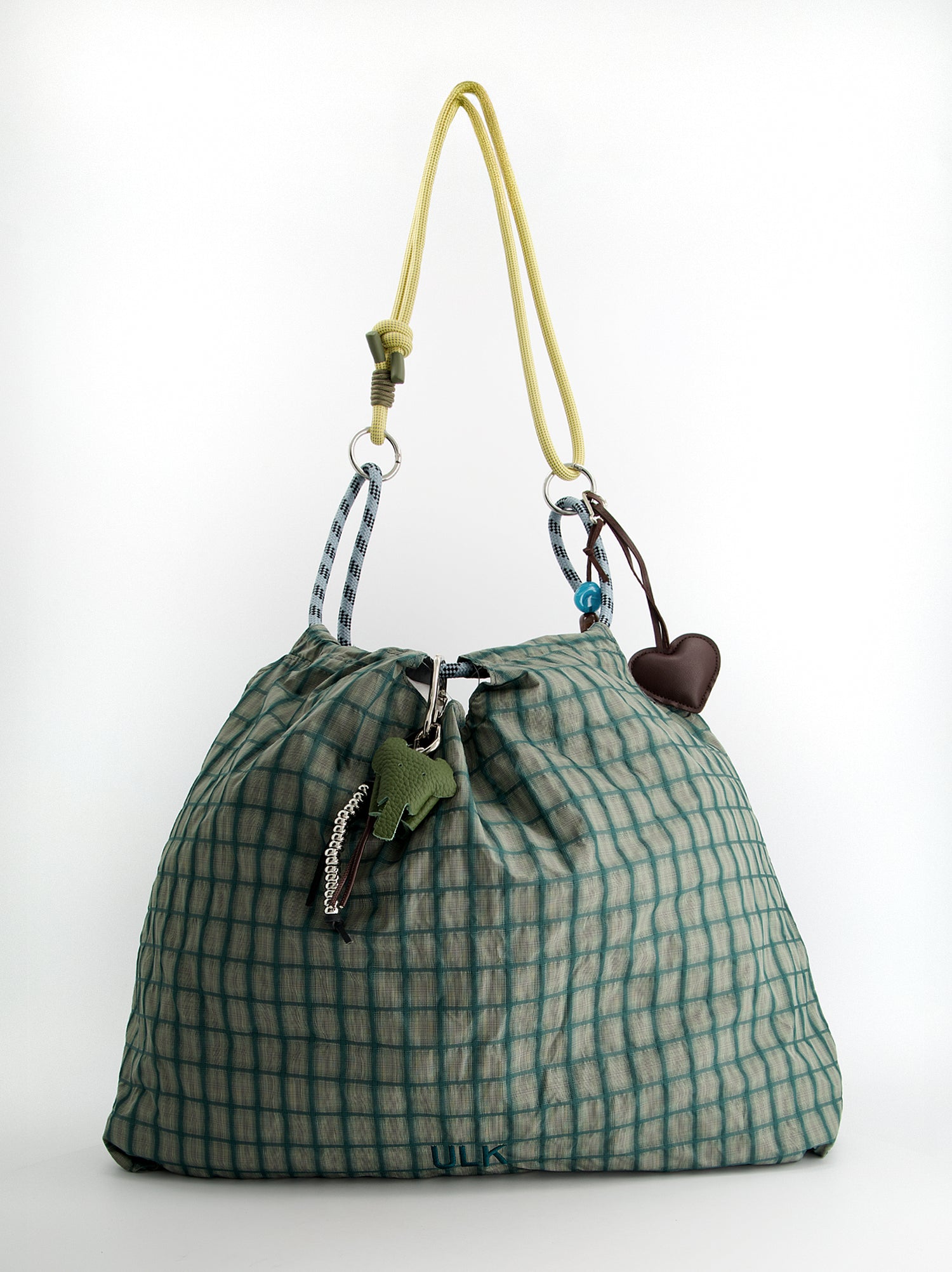 Bolso shopper técnico reversible con charm - JJ
