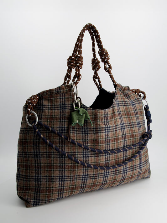 Bolso tote a cuadros con charms - Rever
