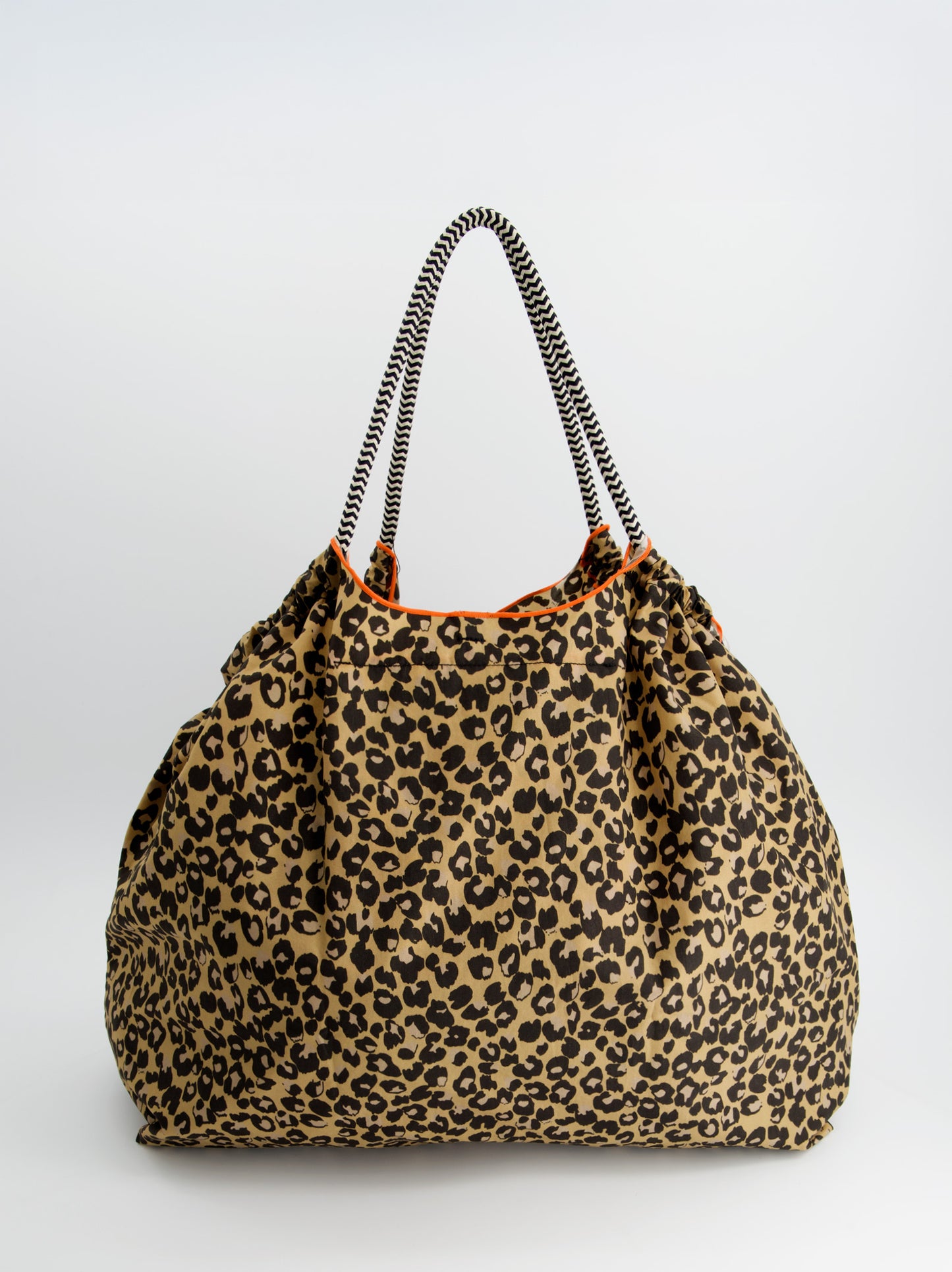 Bolso tote de nylon con charms - ULK Merly