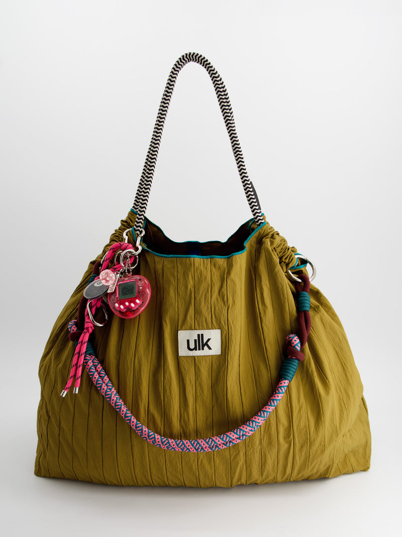 Bolso tote de nylon con charms - Merly