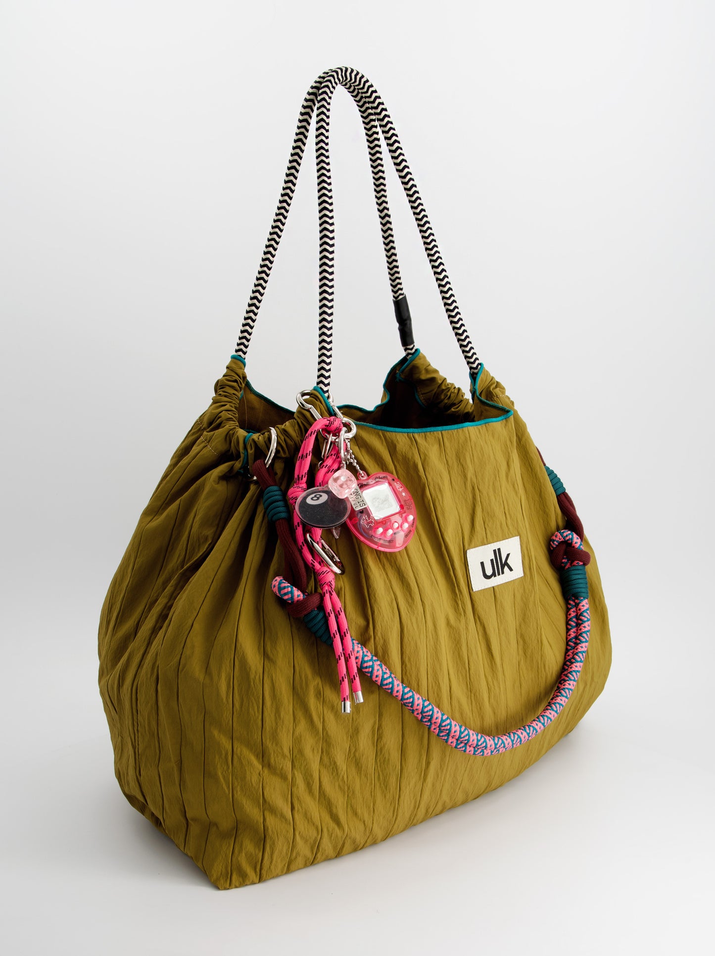 Bolso tote de nylon con charms - Merly