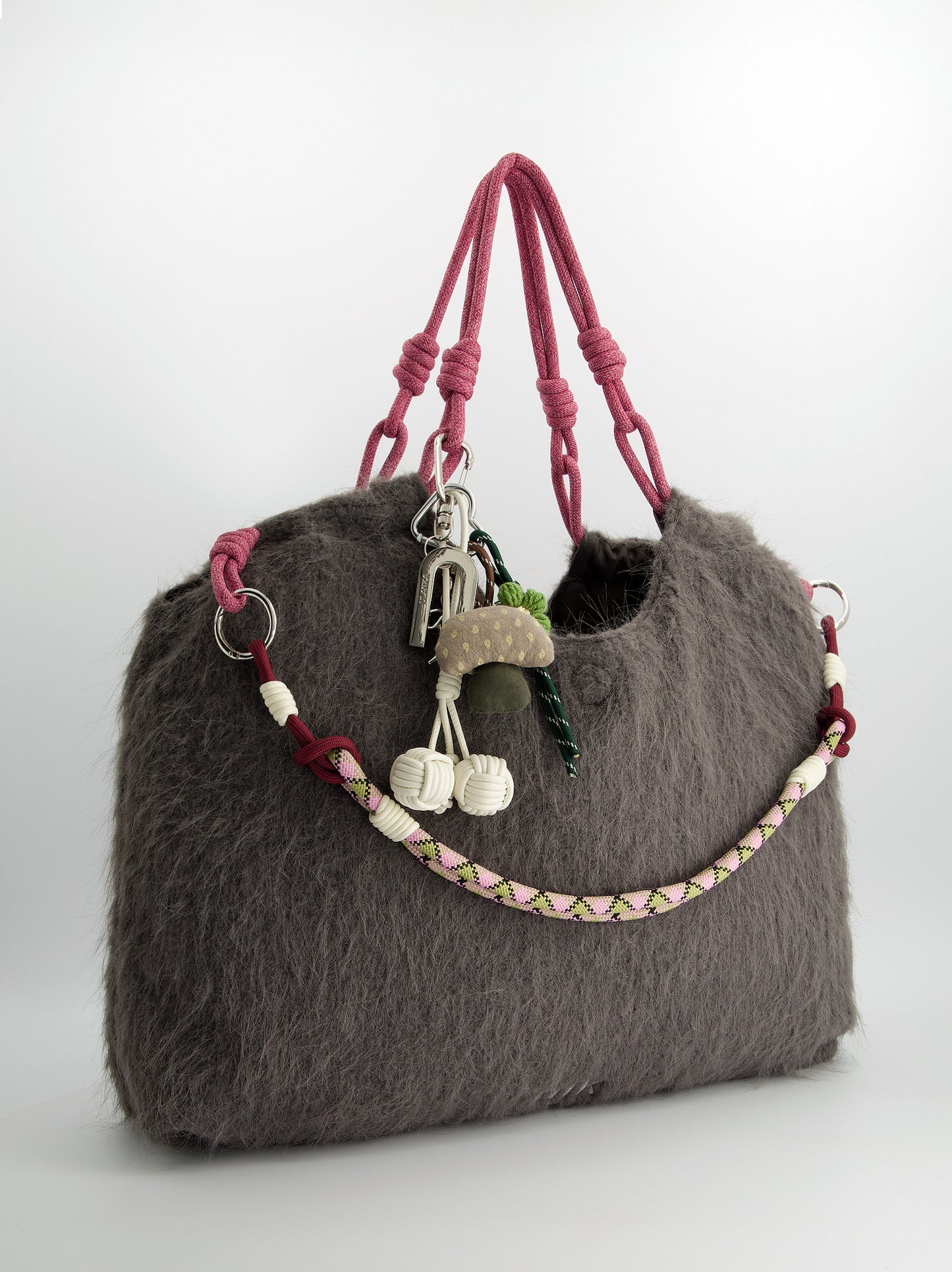 Bolso tote de pelo con charms - Fuzzy