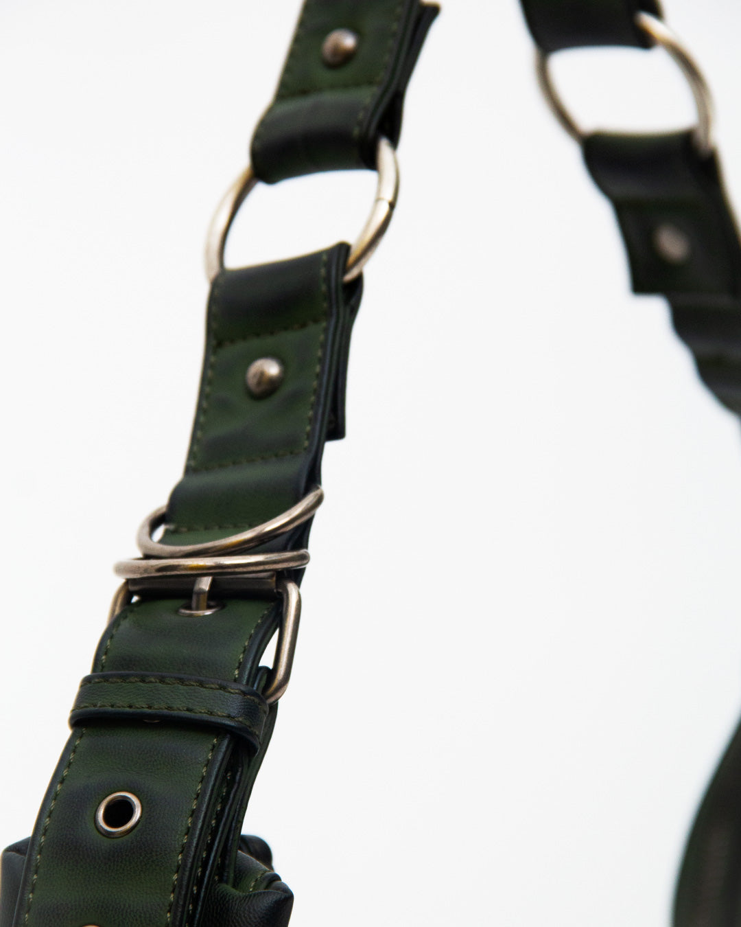Bolso verde con hebillas, tachuleas y bolsillos - Padlock