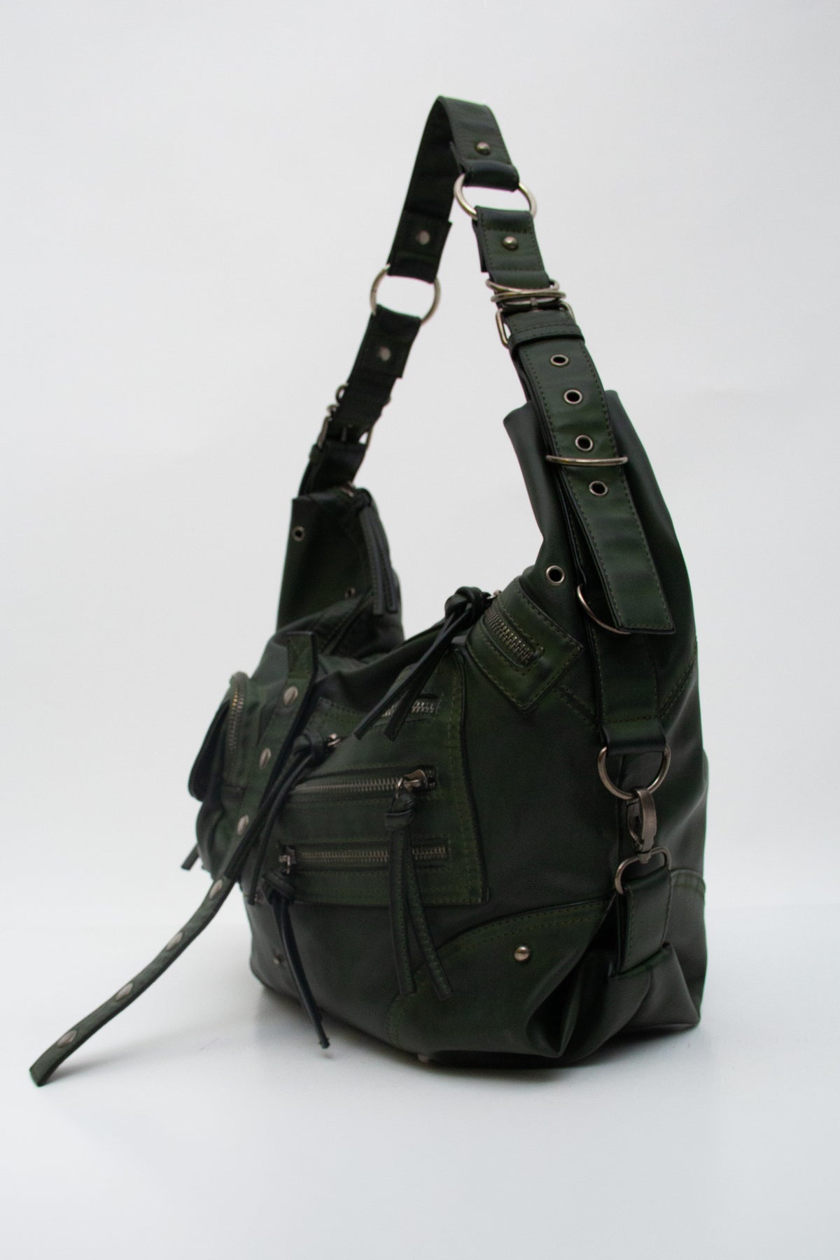 Bolso verde con hebillas, tachuleas y bolsillos - Padlock