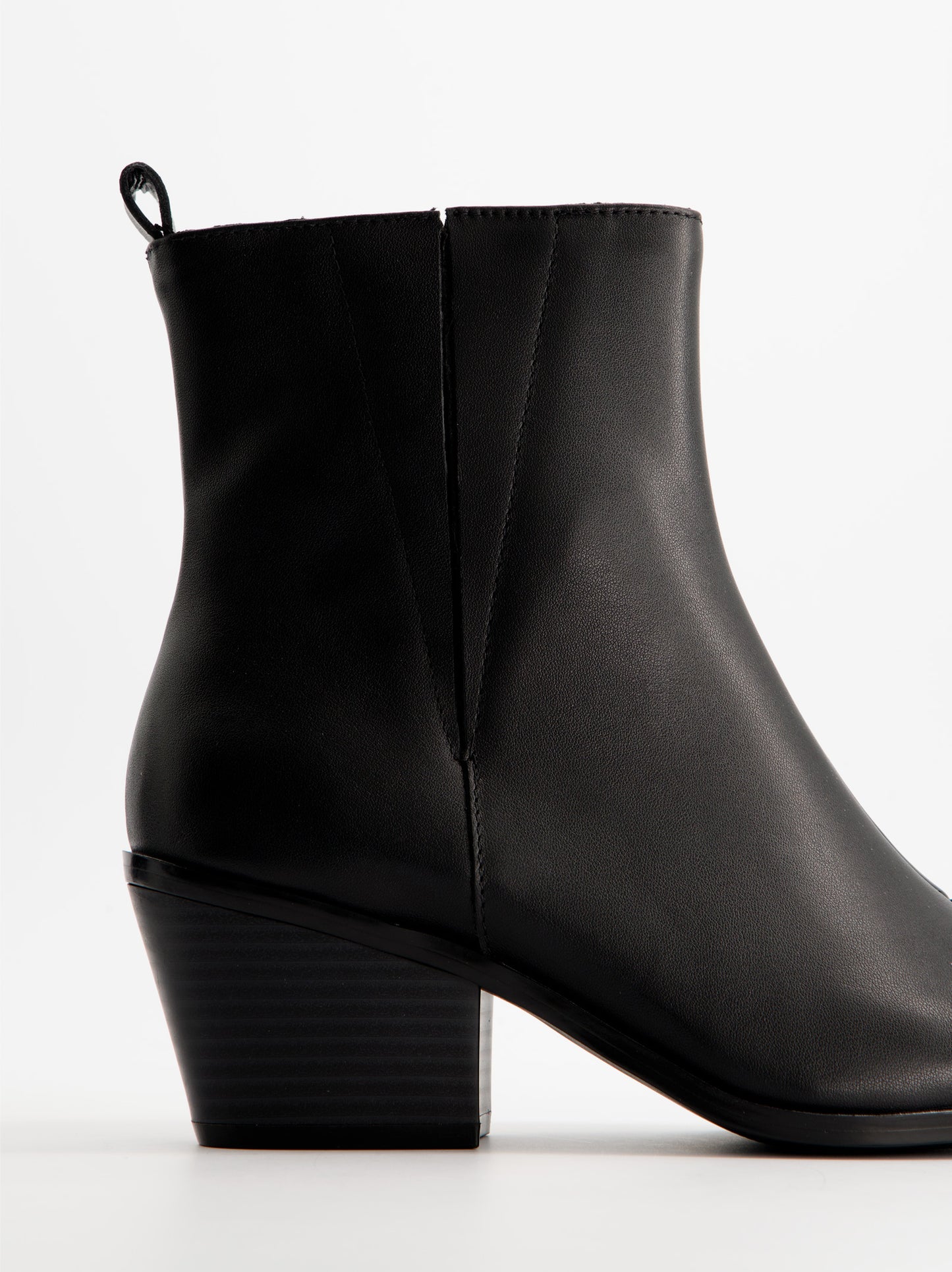 Botín de piel con tacón - Ainara