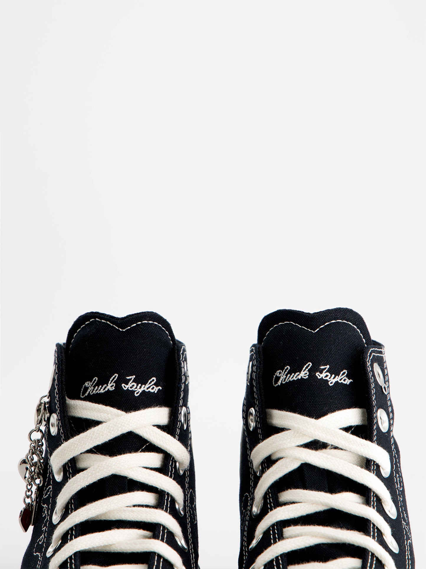 Converse Chuck Taylor All Star - Zapatillas abotinadas con charms