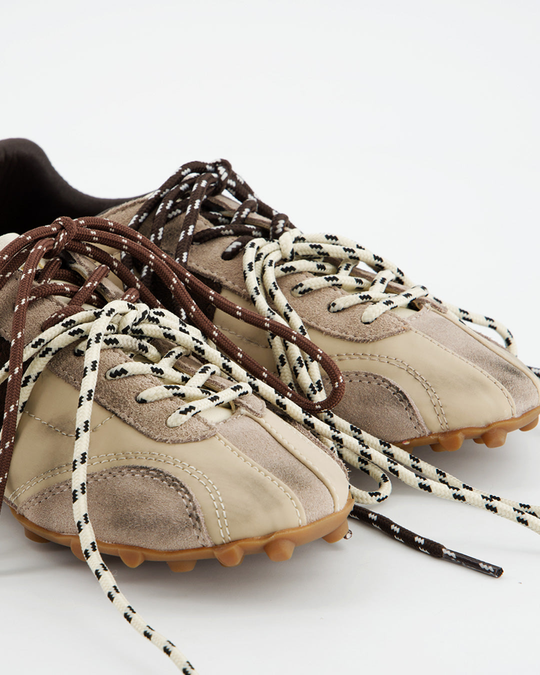 Sports shoe with double laces - Bingo