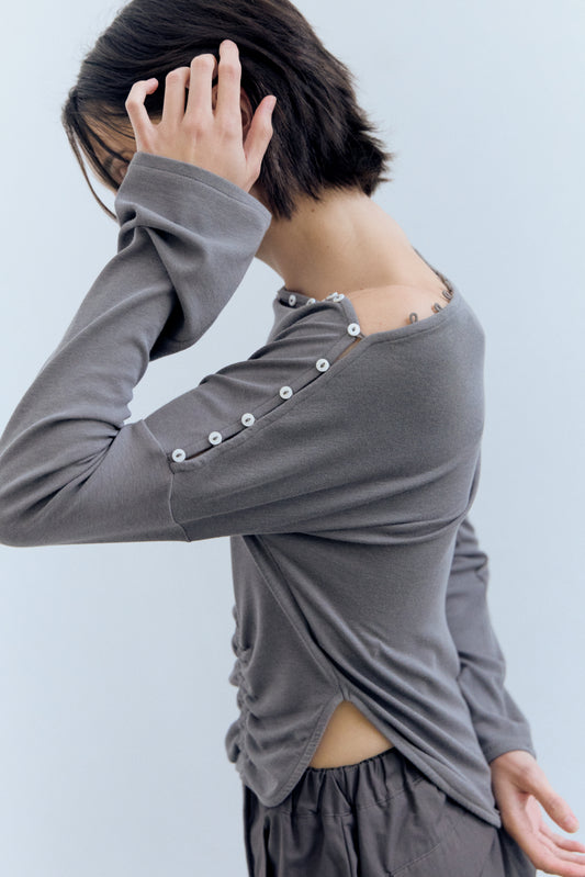 Top gris de manga larga con frunce lateral - Xiquet