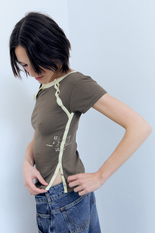 Camiseta caqui con aberturas en contraste - Vita
