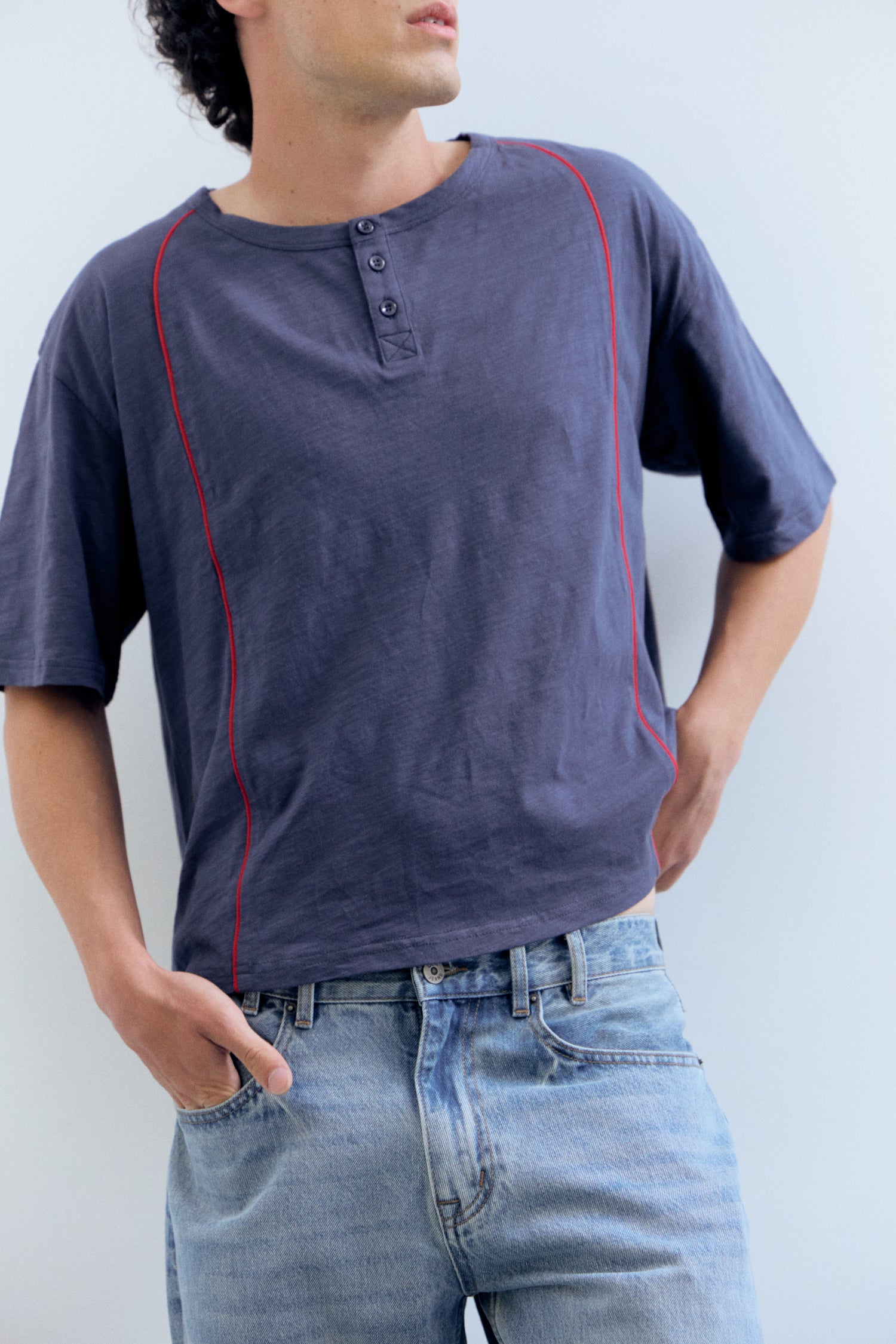 Camiseta azul con detalles en contraste - Atlas