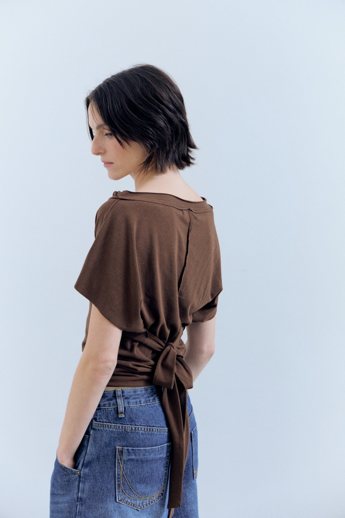 Top marrón con lazada frontal - Velara