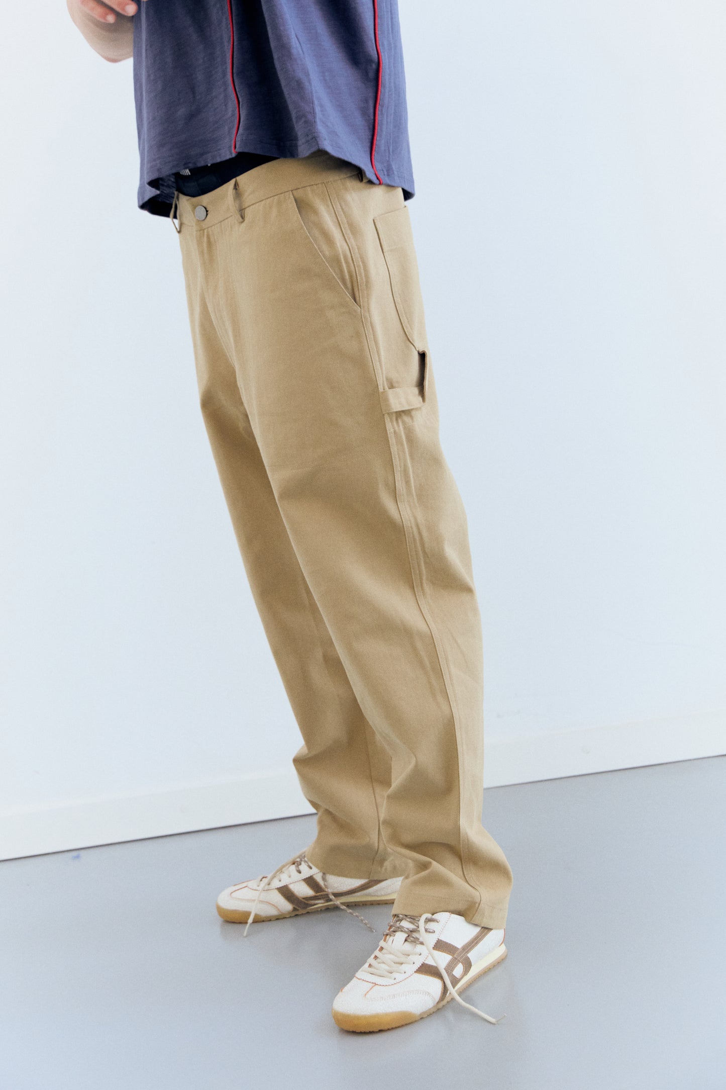 Pantalón recto de vestir en color beige - Carpenter