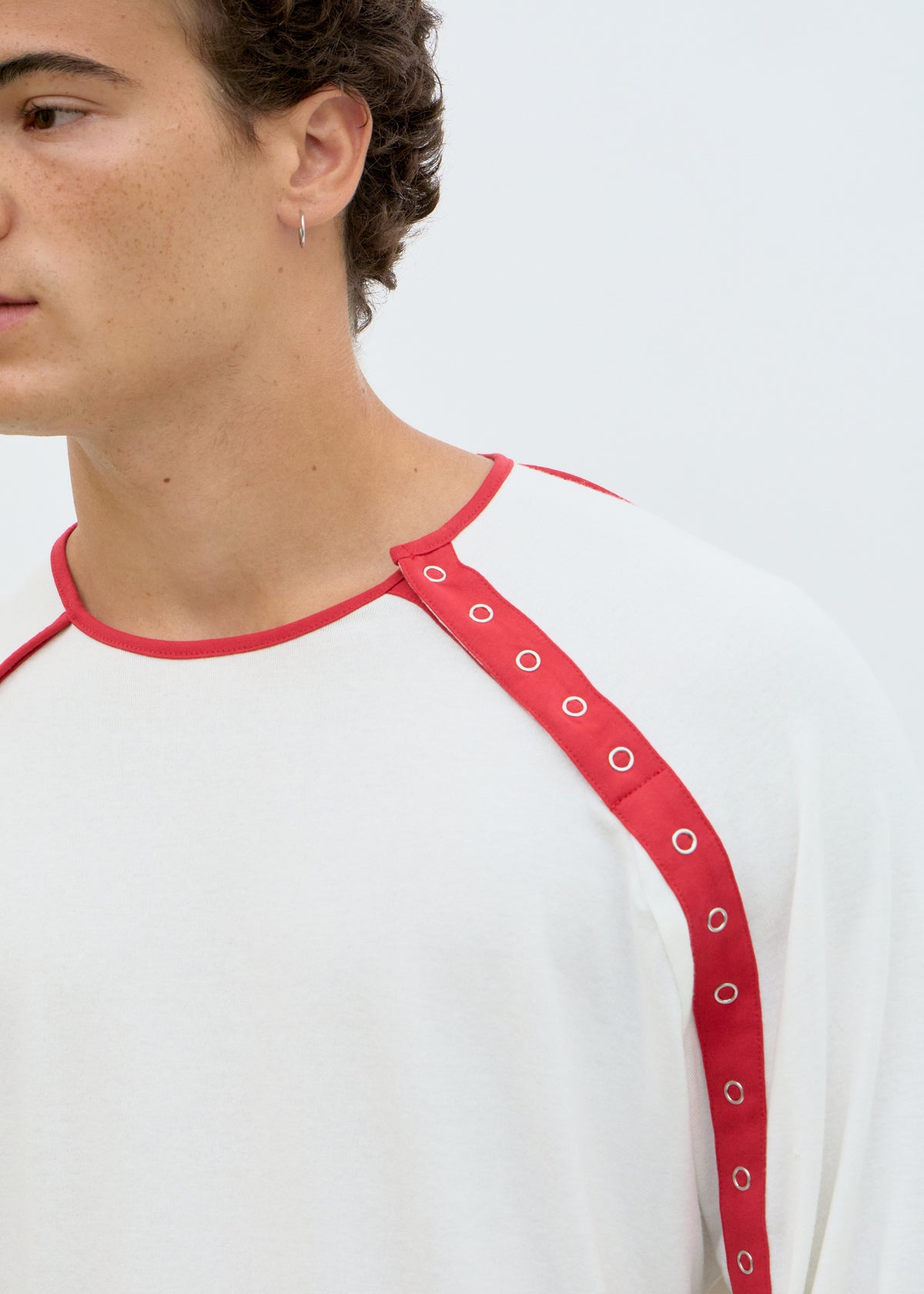 Long-sleeved T-shirt with asymmetrical closure - But