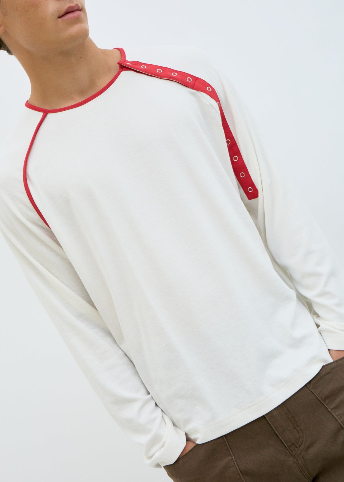 Long-sleeved T-shirt with asymmetrical closure - But