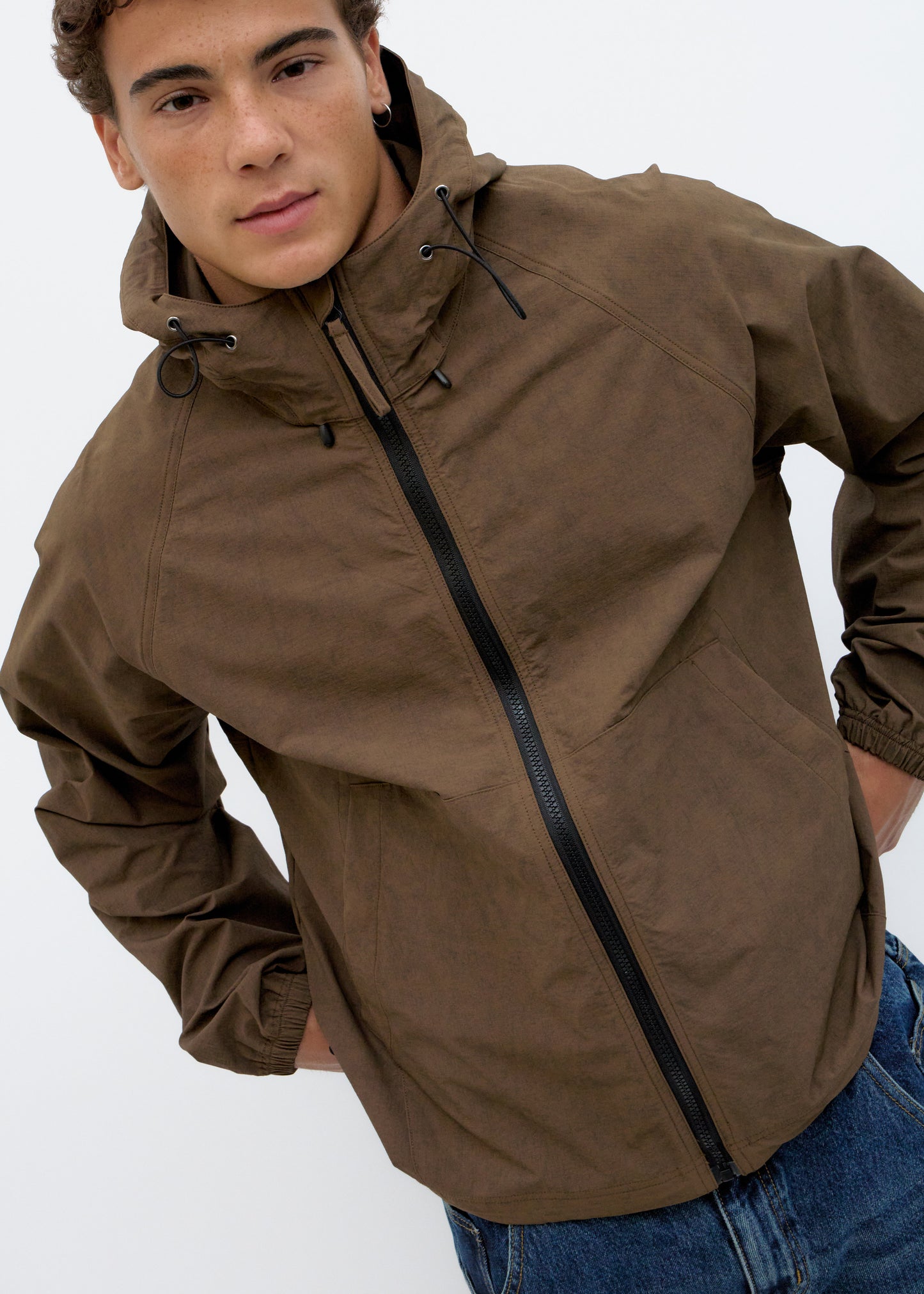 Chaqueta ligera textura con capucha marrón - Wave