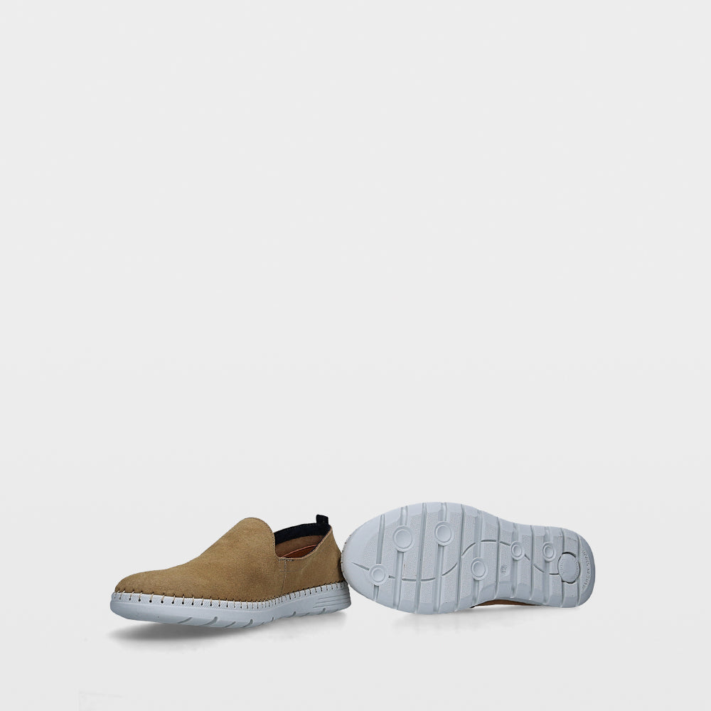 Essentials by Ulanka Liam - Sneakers