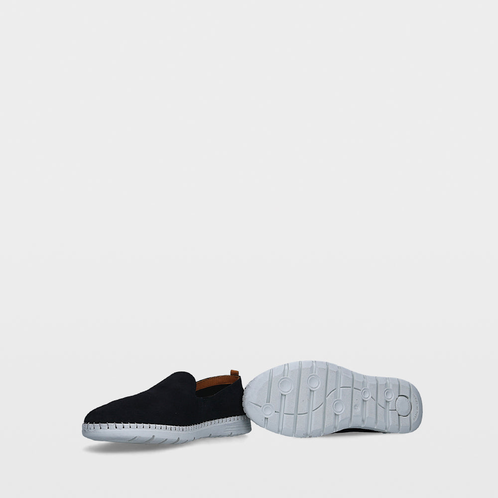 Essentials by Ulanka Liam - Sneakers