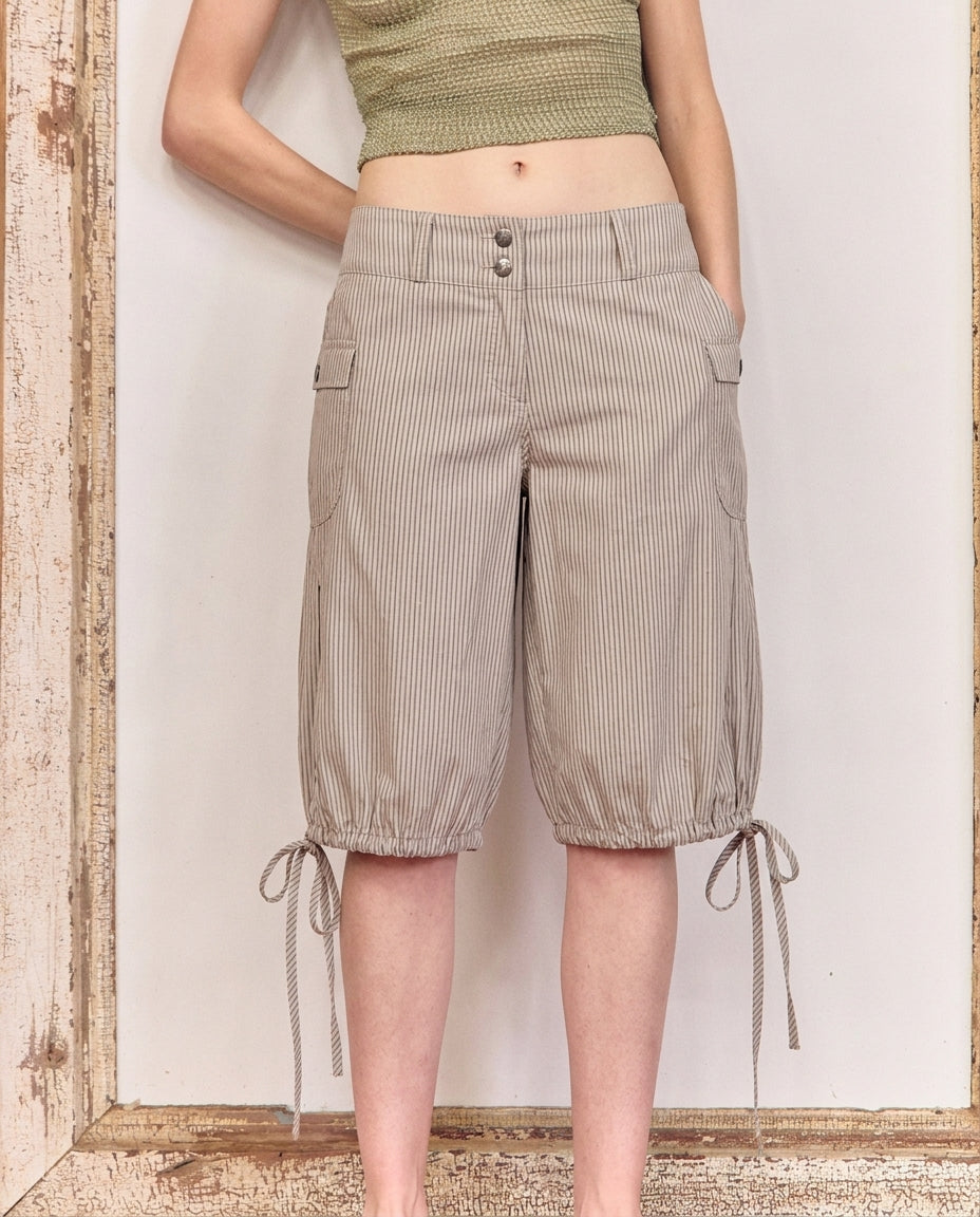 Bermuda beige de rayas con bajo ajustable - Brava