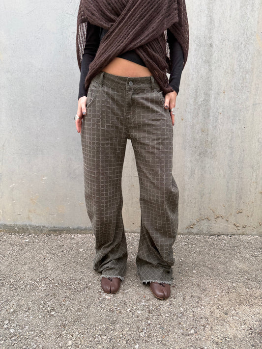 Jones - Curved-leg jeans with frayed finishes