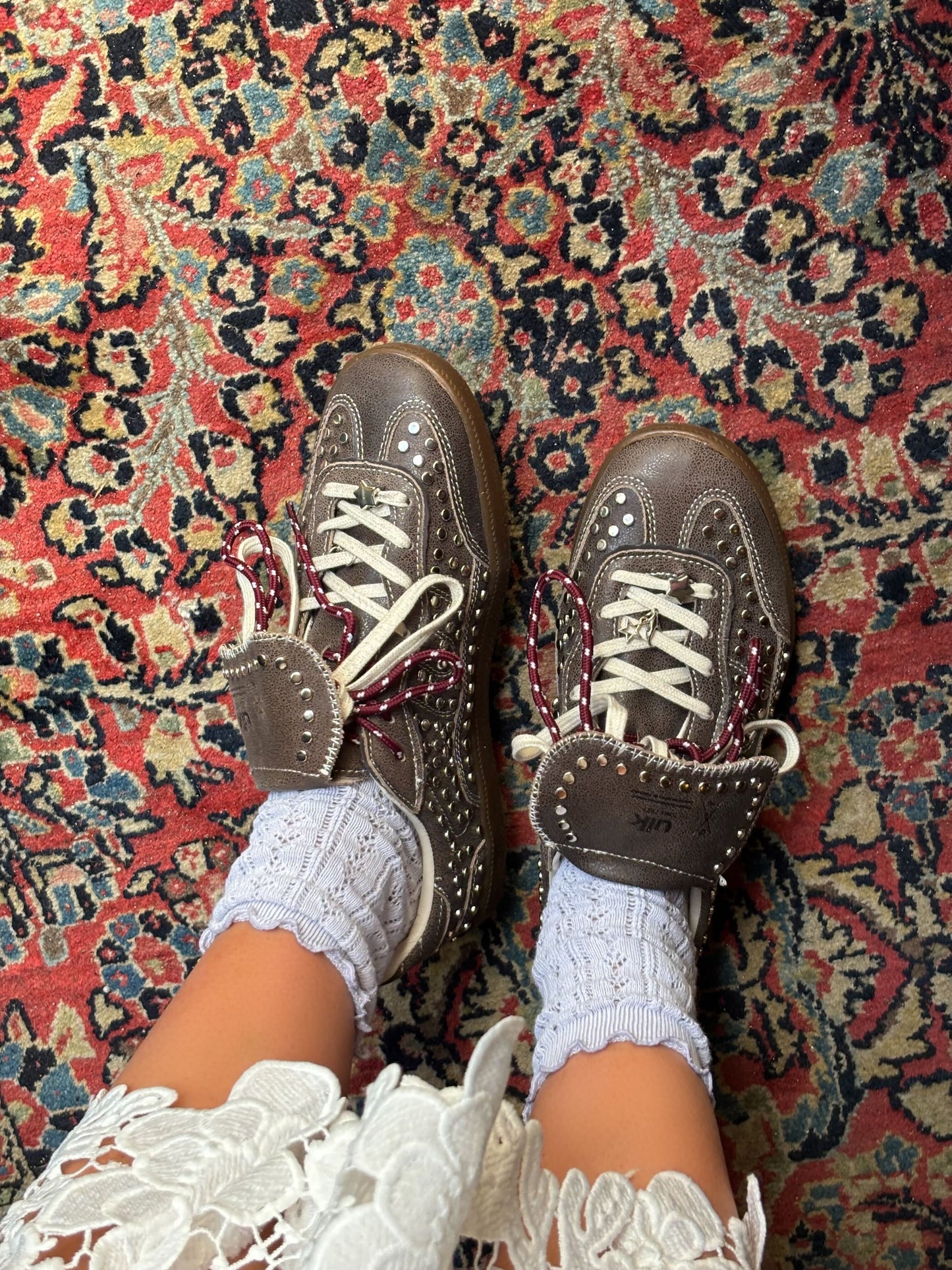 Zapatillas marrones con tachuelas - Chile